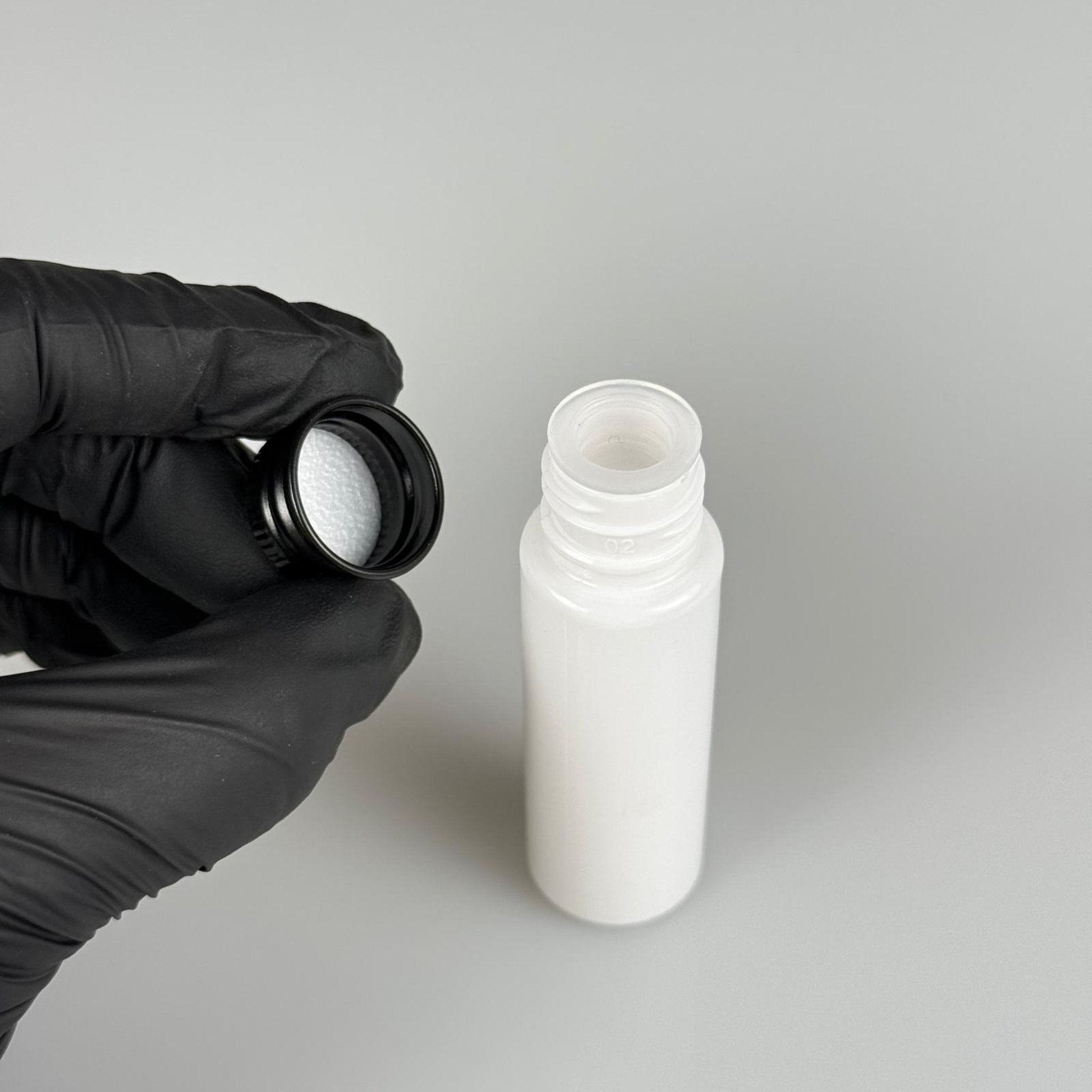 20 CC BEYAZ PET SHOT ŞİŞE - KÖPÜK CONTALI SİYAH ALÜMİNYUM METAL KAPAKLI + KÖR TIPALI TAKIM - 20 ML PLASTİK ŞİŞE
