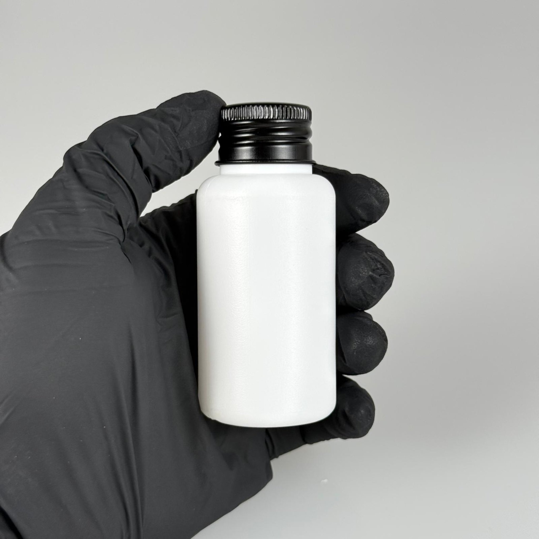 50 CC BEYAZ POLİETİLEN PLASTİK ASETON ŞİŞESİ ( 24 AĞIZ ) + KÖPÜK CONTALI SİYAH METAL ALÜMİNYUM KAPAK TAKIM - 50 ML BEYAZ PLASTİK ASETON ŞİŞELERİ
