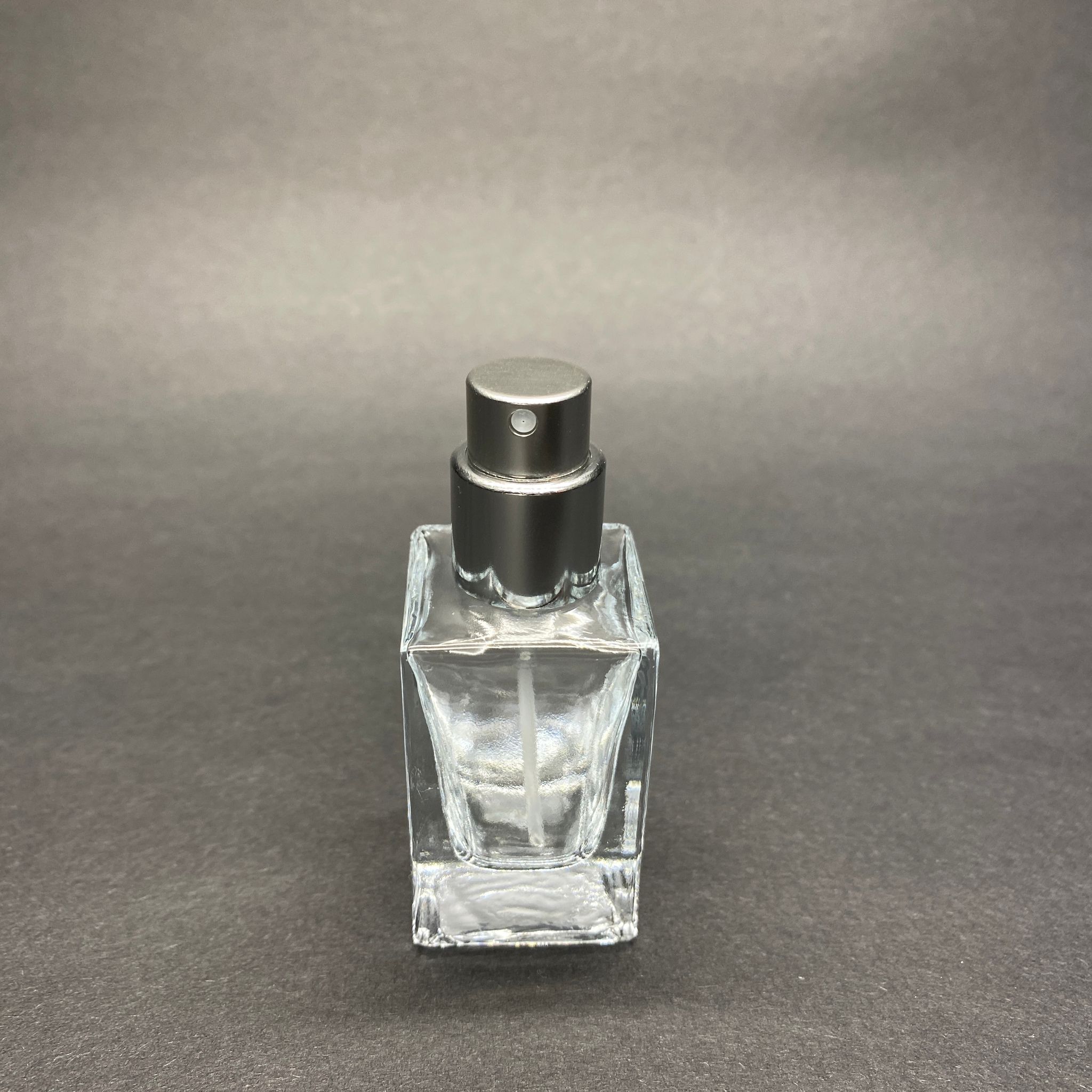 15 ML KARE MODEL BLOOM PARFÜM ŞİŞESİ - GÜMÜŞ METAL SPREYLİ (AĞIZ 15 MM GEÇME KOLAY KAPAMA)