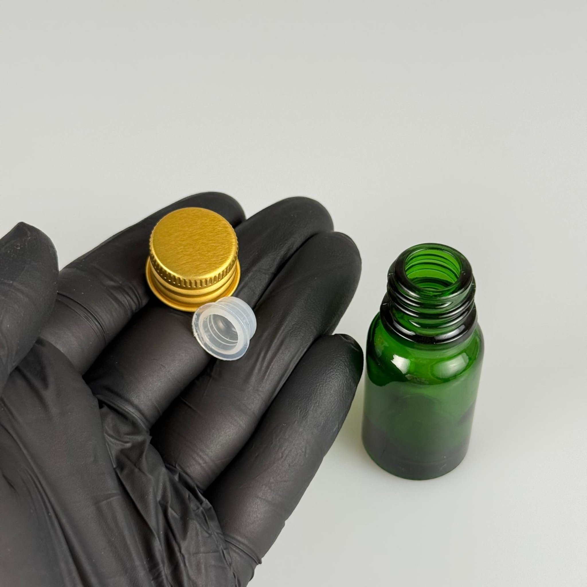 10 CC YEŞİL CAM ŞİŞE + KÖPÜK CONTALI GOLD ALÜMİNYUM METAL KAPAKLI + KÖR TIPALI TAKIM - 10 ML YEŞİL CAM ŞİŞE