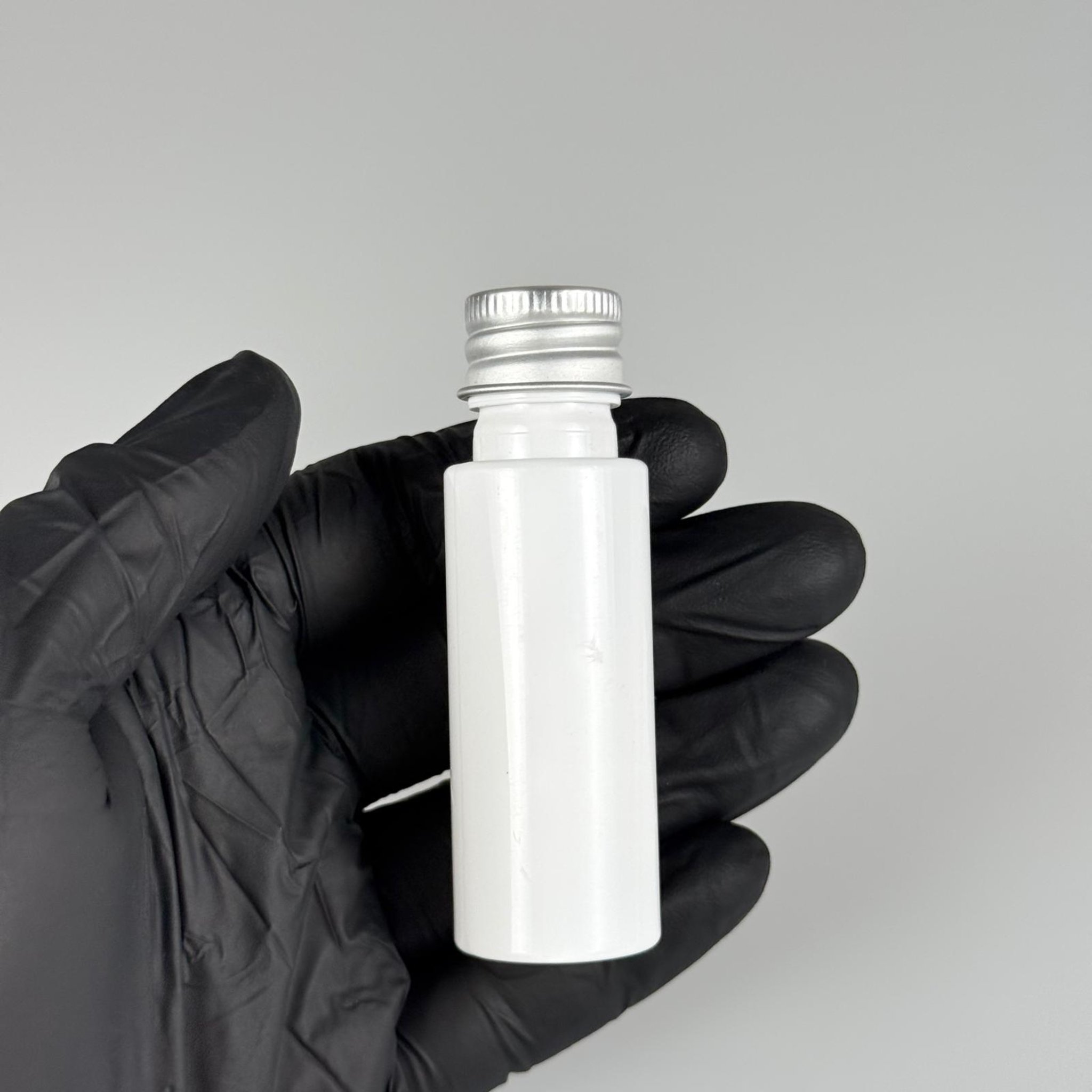 20 CC BEYAZ PET ŞİŞE + KÖPÜK CONTALI GÜMÜŞ ALÜMİNYUM METAL KAPAKLI + KÖR TIPALI TAKIM - 20 ML PLASTİK ŞİŞE
