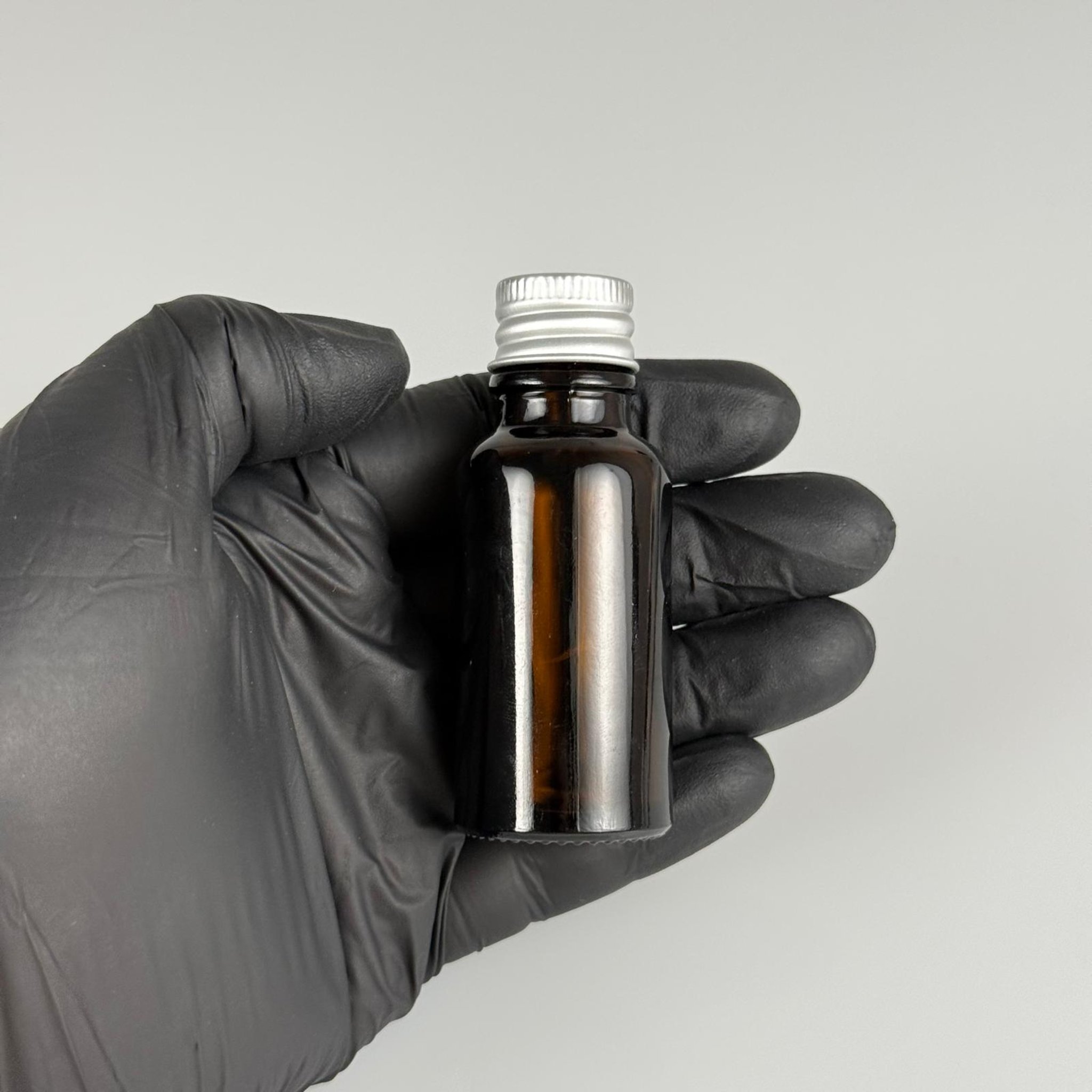 20 CC AMBER CAM ŞİŞE + KÖPÜK CONTALI GÜMÜŞ ALÜMİNYUM METAL KAPAKLI TAKIM - 20 ML KAHVERENGİ CAM ŞİŞE