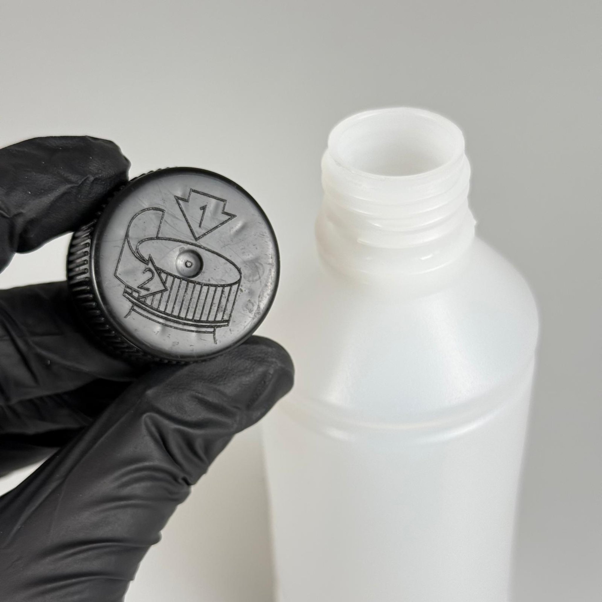 250 CC TİNER ŞİŞESİ - SİYAH ÇOCUK EMNİYET KİLİTLİ KAPAKLI - 250 ML KİMYASALA DAYANIKLI PLASTİK ŞİŞE - 0,25 LT POLİETİLEN ŞİŞE