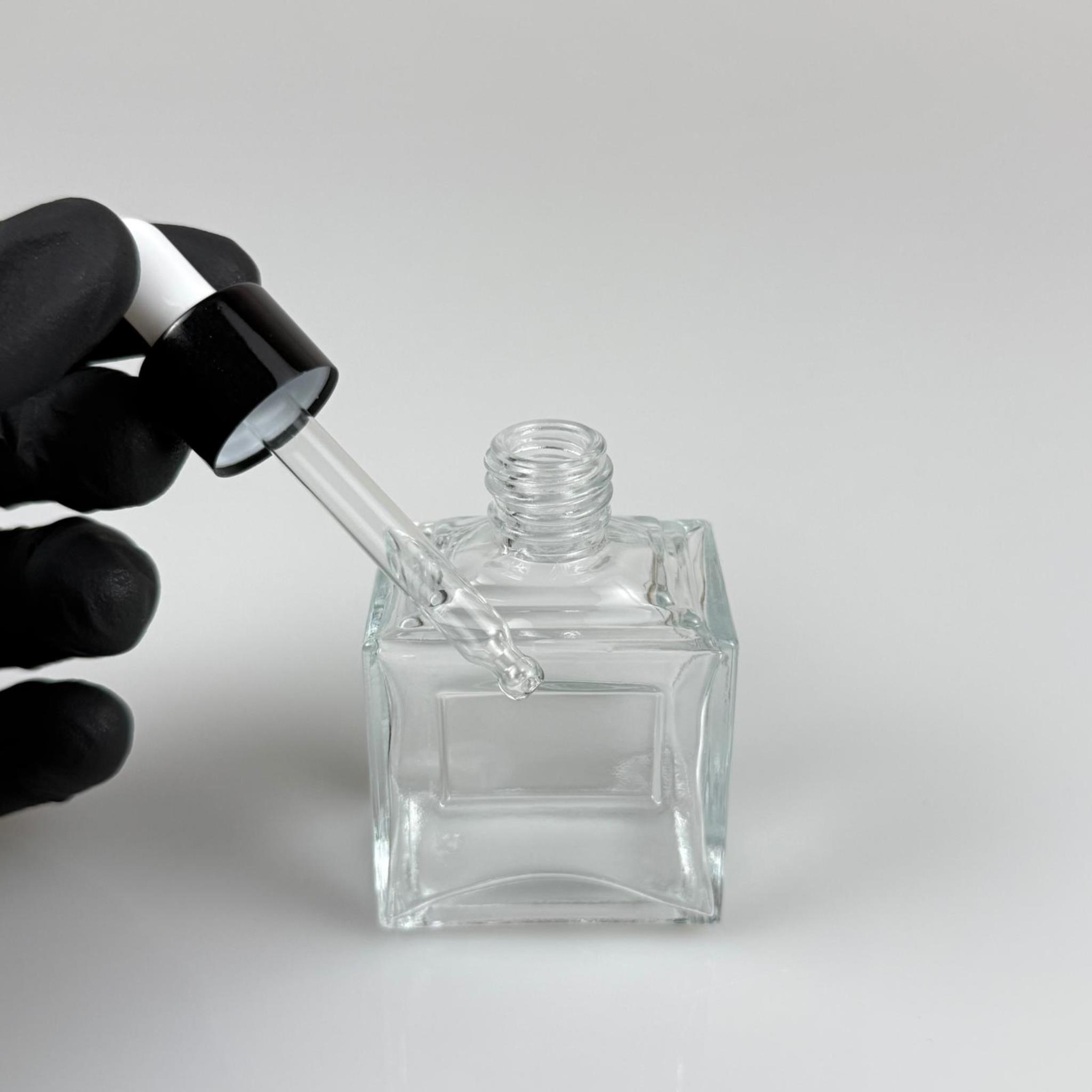 50 CC KÖŞELİ PRİZMA PRESTİJLİ CAM DAMLALIKLI ŞİŞE - BEYAZ EMZİK - SİYAH METALİK KAPAK - 50 ML CAM DAMLALIKLI ŞİŞE - DAMLALIKLI BOŞ ŞİŞE