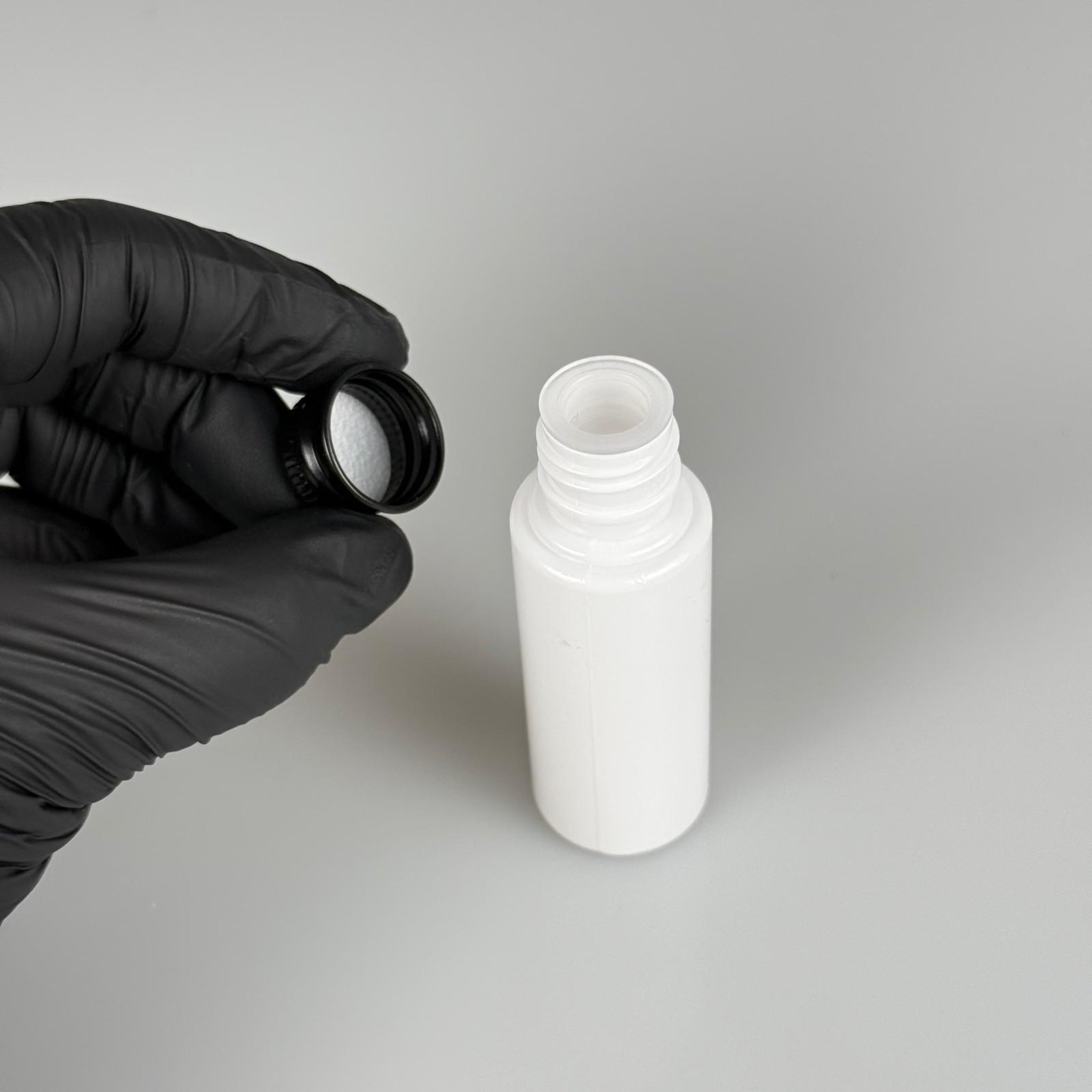 30 CC BEYAZ PET SHOT ŞİŞE - KÖPÜK CONTALI SİYAH ALÜMİNYUM METAL KAPAKLI + KÖR TIPALI TAKIM - 30 ML PLASTİK ŞİŞE