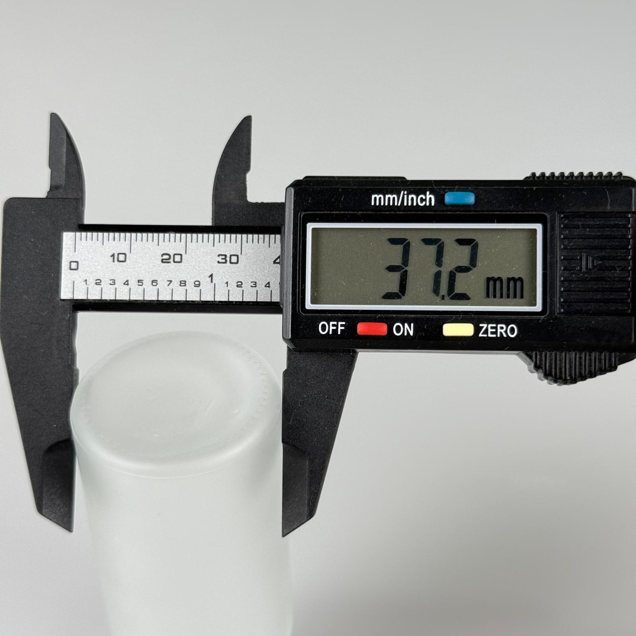 50 CC BUZLU CAM ŞİŞE + KÖPÜK CONTALI GÜMÜŞ ALÜMİNYUM METAL KAPAKLI + KÖR TIPALI TAKIM - 50 ML BUZLU CAM ŞİŞE