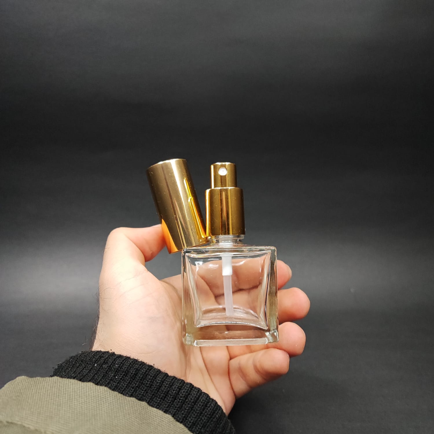 50 ML LÜKS VİDALI VALF ÇEVİRME PARFÜM ŞİŞELERİ - 50 CC KARE CAM ŞİŞE - GOLD METAL SPREYLİ KAPAKLI SET