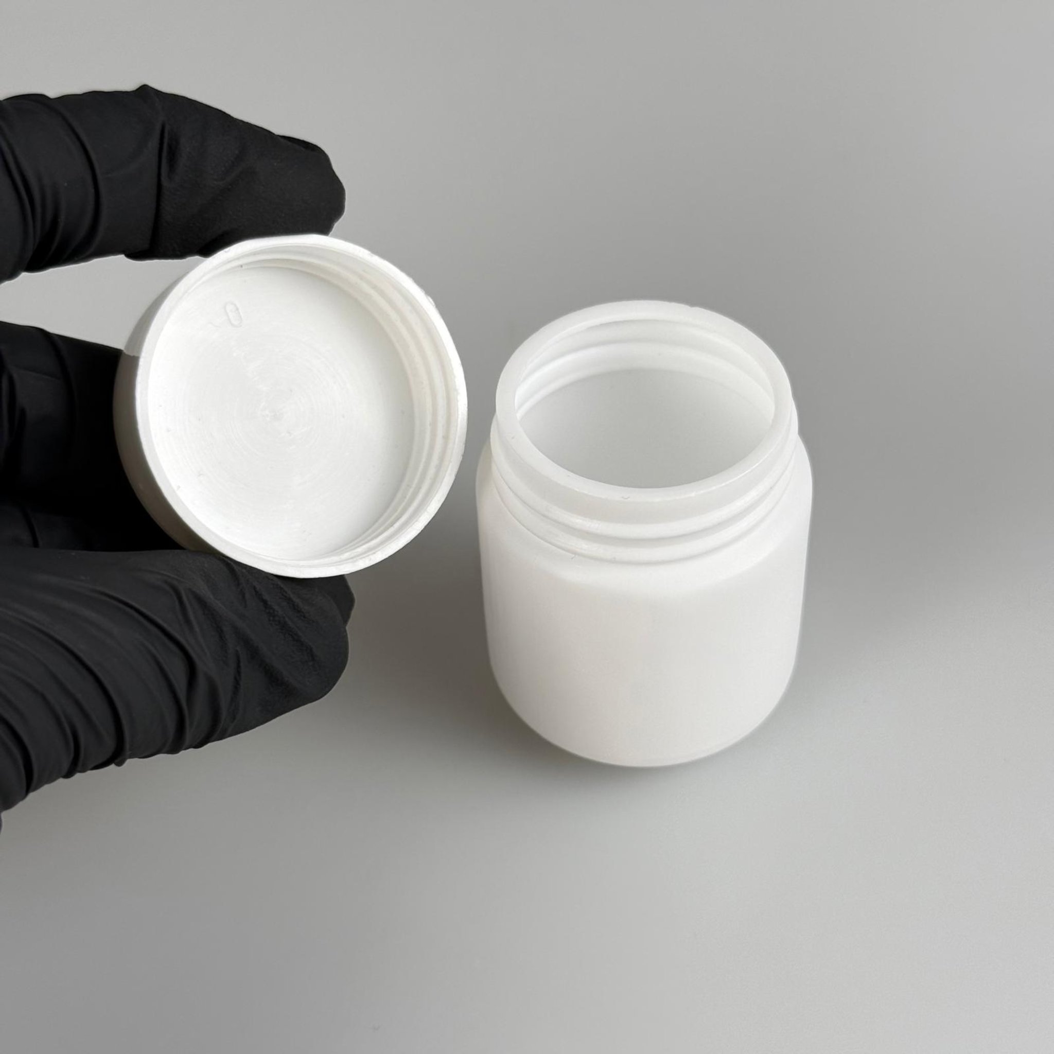50 CC BEYAZ SERT POLİETİLEN ŞİŞE + BEYAZ PLASTİK KAPAKLI - 50 ML POLİETİLEN ŞİŞE