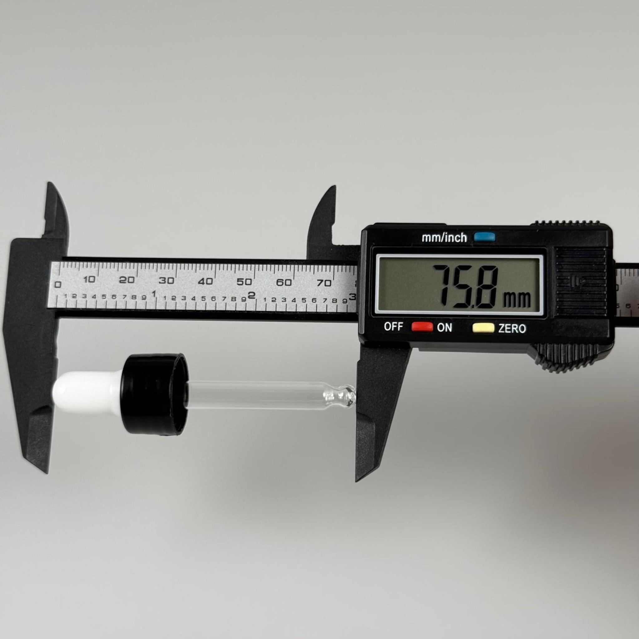 18 MM CAM DAMLALIKLI TAKIM - BEYAZ EMZİK + DELİKLİ PLASTİK DÜZ SİYAH KAPAK + 59 MM CAM PİPET