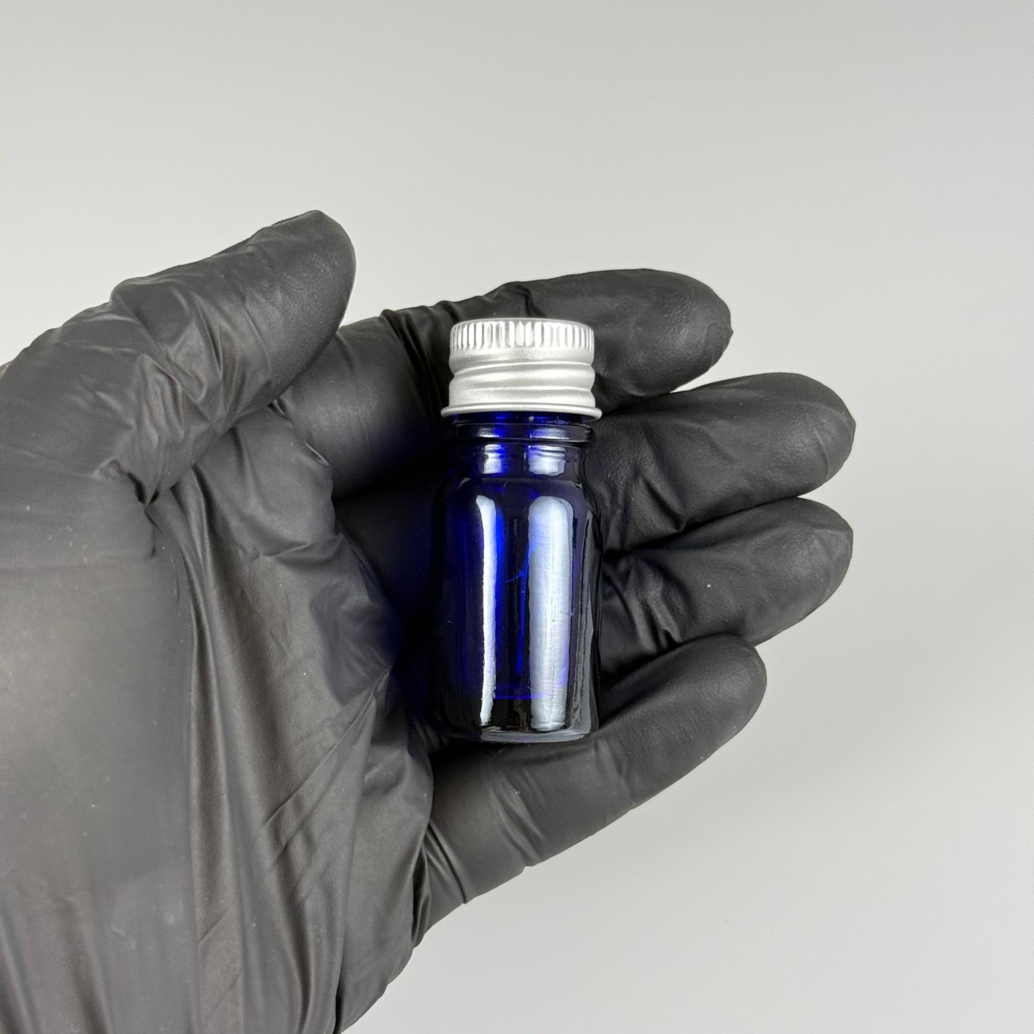 5 CC MAVİ CAM ŞİŞE + KÖPÜK CONTALI GÜMÜŞ ALÜMİNYUM METAL KAPAKLI + KÖR TIPALI TAKIM - 5 ML MAVİ CAM ŞİŞE