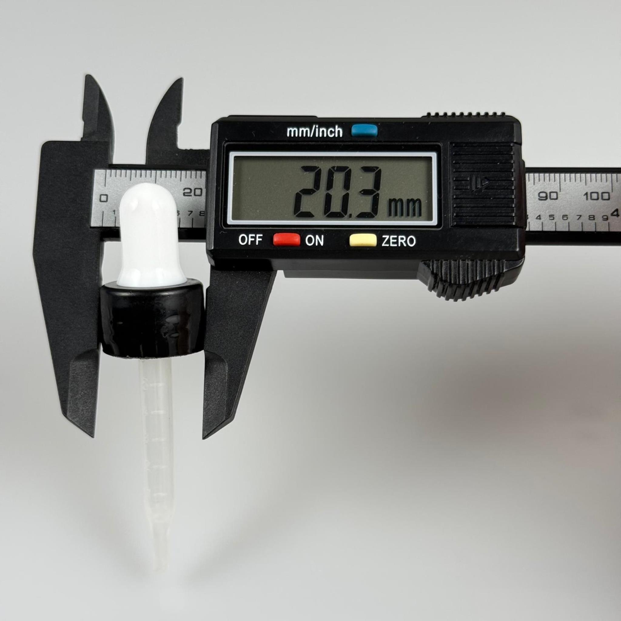 18 MM PLASTİK DAMLALIKLI TAKIM - BEYAZ EMZİK +  DELİKLİ PLASTİK DÜZ SİYAH KAPAK + 60 MM PLASTİK PİPET