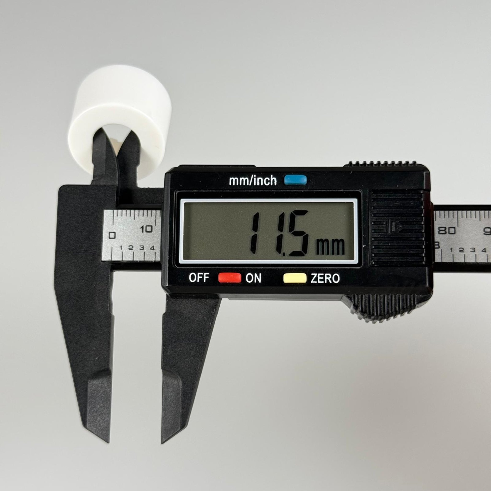 20 MM DELİKLİ BEYAZ KAPAK