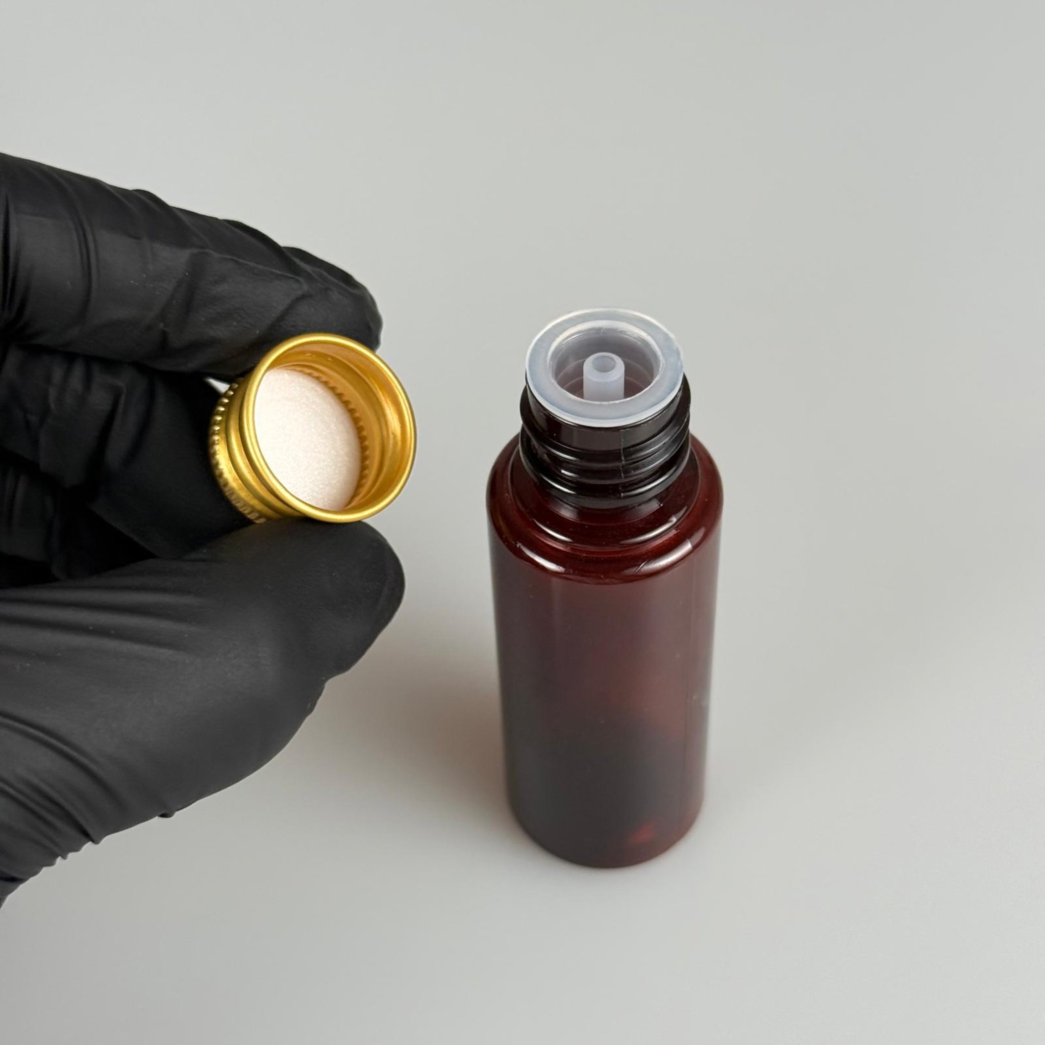 30 CC PET AMBER SHOT ŞİŞE - KÖPÜK CONTALI GOLD ALÜMİNYUM METAL KAPAKLI + DAMLALIKLI KOLONYA TIPALITAKIM - 30 ML KAHVERENGİ PLASTİK ŞİŞE