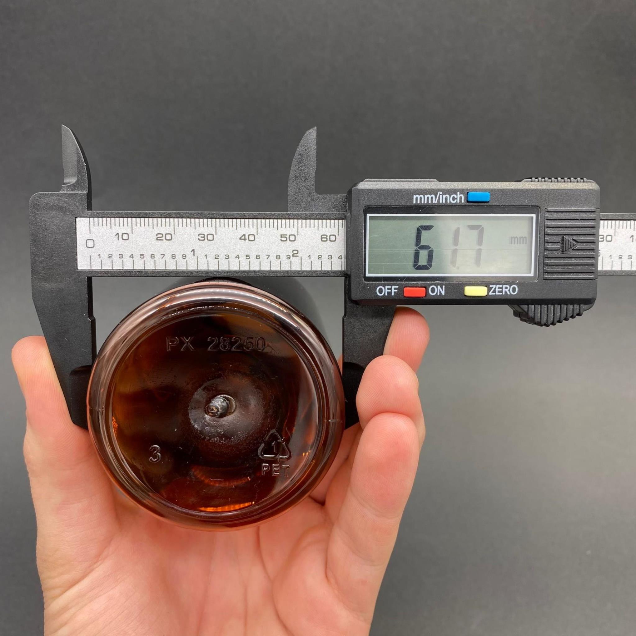 250 CC PET AMBER KÜT MODEL ŞİŞE - SİYAH DOZAJ POMPALI (HER BASMADA 4 CC SIVI ATAR) - 0,25 LT POMPALI ŞİŞE - ŞURUP, ŞAMPUAN, KREM GİBİ YOĞUN KIVAMLI SIVILARDA KULLANILIR