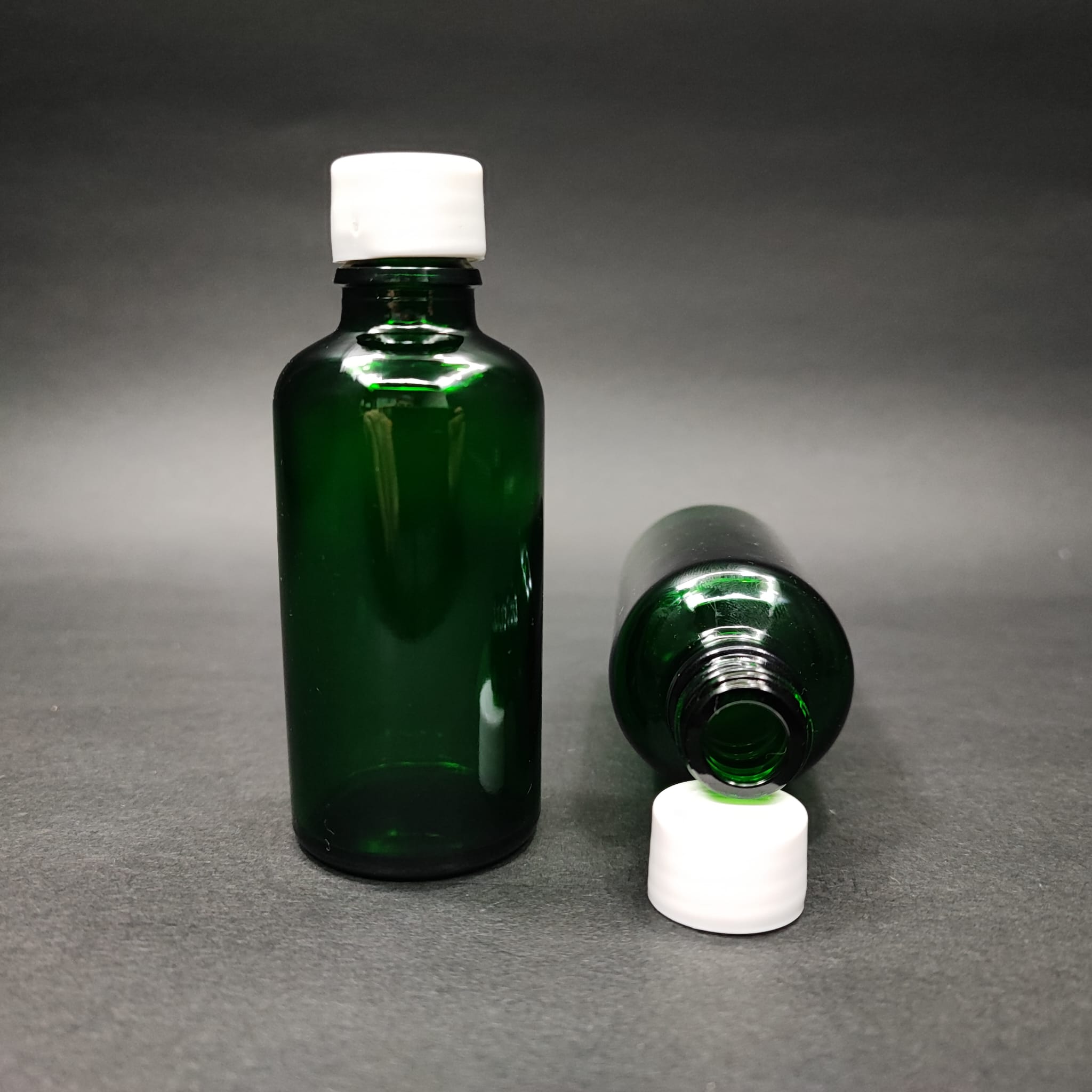 50 CC YEŞİL CAM ŞİŞE + KENDİNDEN CONTALI SIZDIRMAZ BEYAZ KAPAK - 50 ML KAPAKLI CAM ŞİŞE