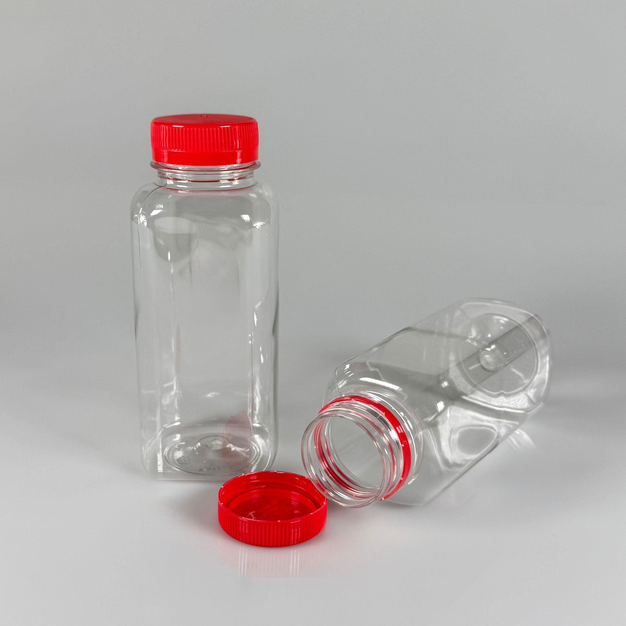 300 CC KÖŞELİ KARE PET ŞİŞE (18,5 GR) - 38 MM GENİŞ AĞIZLI KIRMIZI KİLİTLİ KAPAKLI - 300 ML DETOX, MEYVE SUYU, SMOOTHIE, AYRAN, SÜT, MEŞRUBAT VB İÇİN BOŞ PLASTİK ŞİŞELER