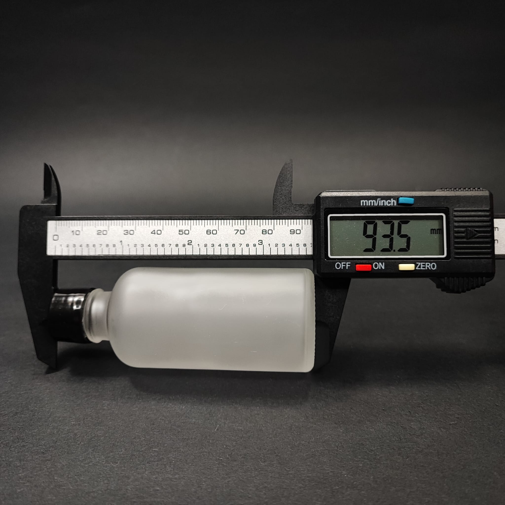 50 CC BUZLU CAM ŞİŞE + KENDİNDEN CONTALI SIZDIRMAZ SİYAH KAPAK - 50 ML KAPAKLI CAM ŞİŞE