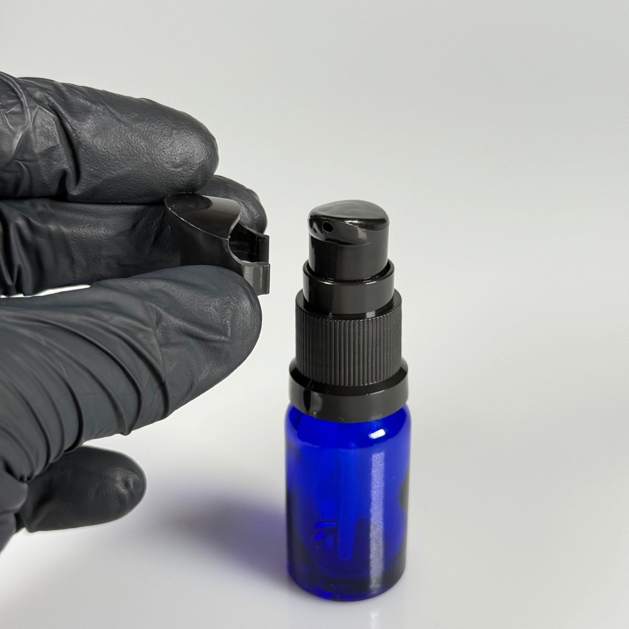 10 CC MAVİ CAM ŞİŞE - SIZDIRMAZ ETEKLİ SİYAH LOSYON POMPALI TAKIM - 10 ML LOSYON ŞİŞESİ - YAĞ, KREM GİBİ YOĞUN KIVAMLI SIVILAR İÇİN CAM AMBALAJ