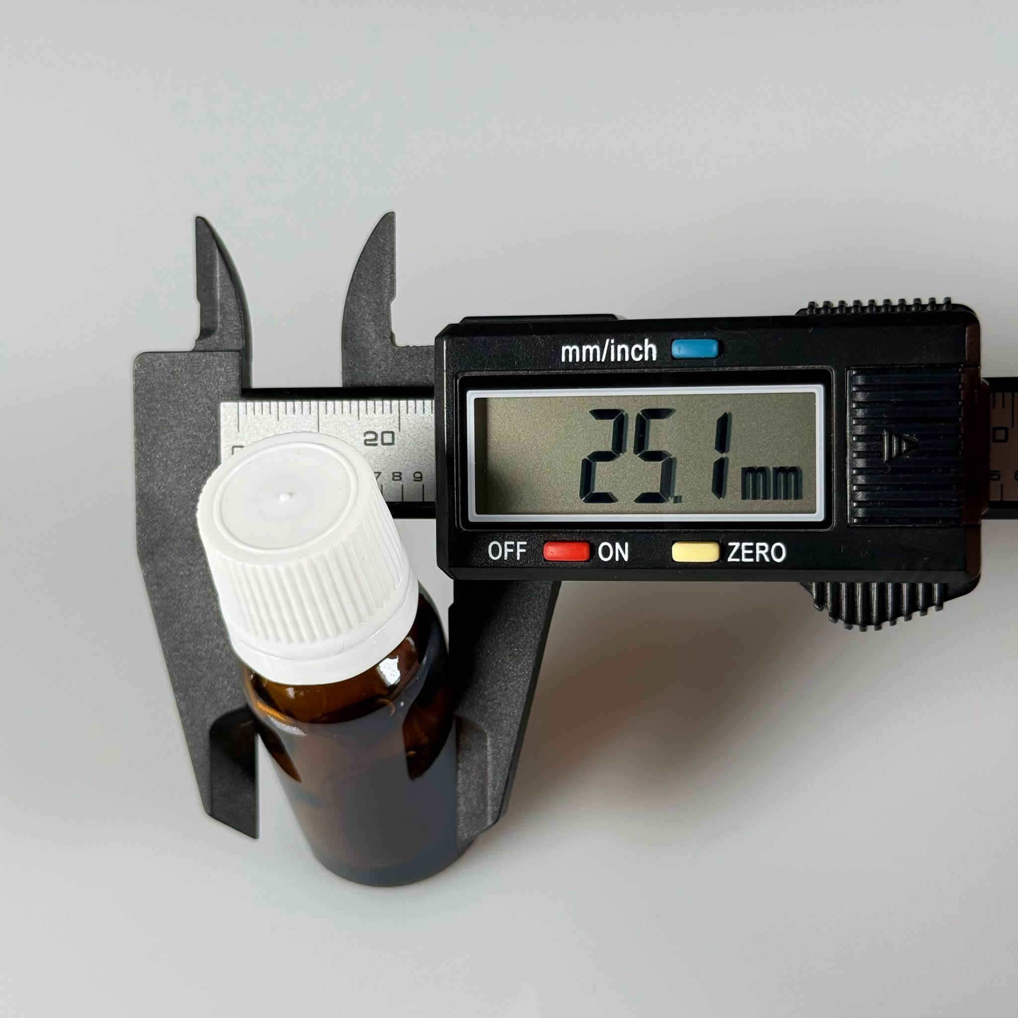 10 CC CAM AMBER KAHVERENGİ KİLİTLİ, KENDİNDEN CONTALI BEYAZ KAPAKLI - 10 ML DAR AĞIZLI İLAÇ ŞİŞESİ