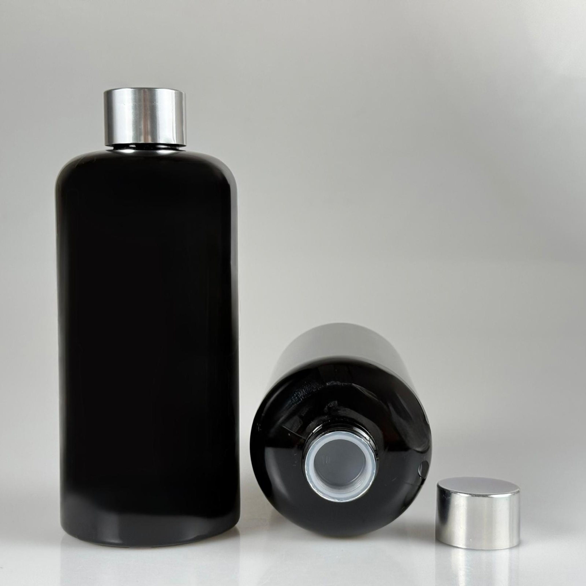 500 CC SİYAH UZUN SİLİNDİR PET ŞİŞE + ALÜMİNYUM KAPLAMALI GÜMÜŞ KAPKALI + KÖR TIPALI TAKIM - 500 ML SİYAH PET ŞİŞE