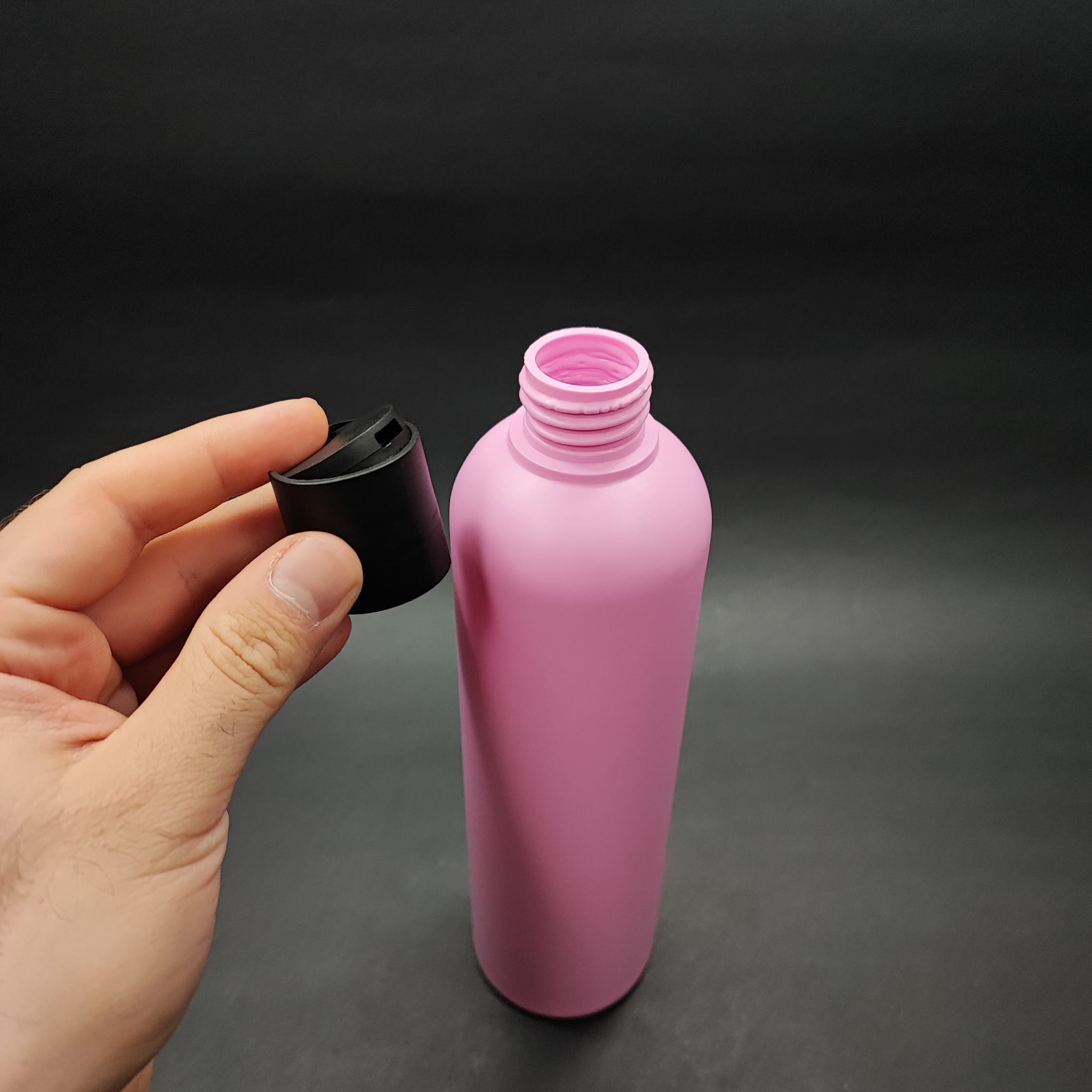 500 CC PEMBE POLİETİLEN PE ŞAMPUAN ŞİŞESİ - SİYAH AKITICILI DİSKTOP KAPAKLI - 500 ML PE ŞAMPUAN ŞİŞESİ
