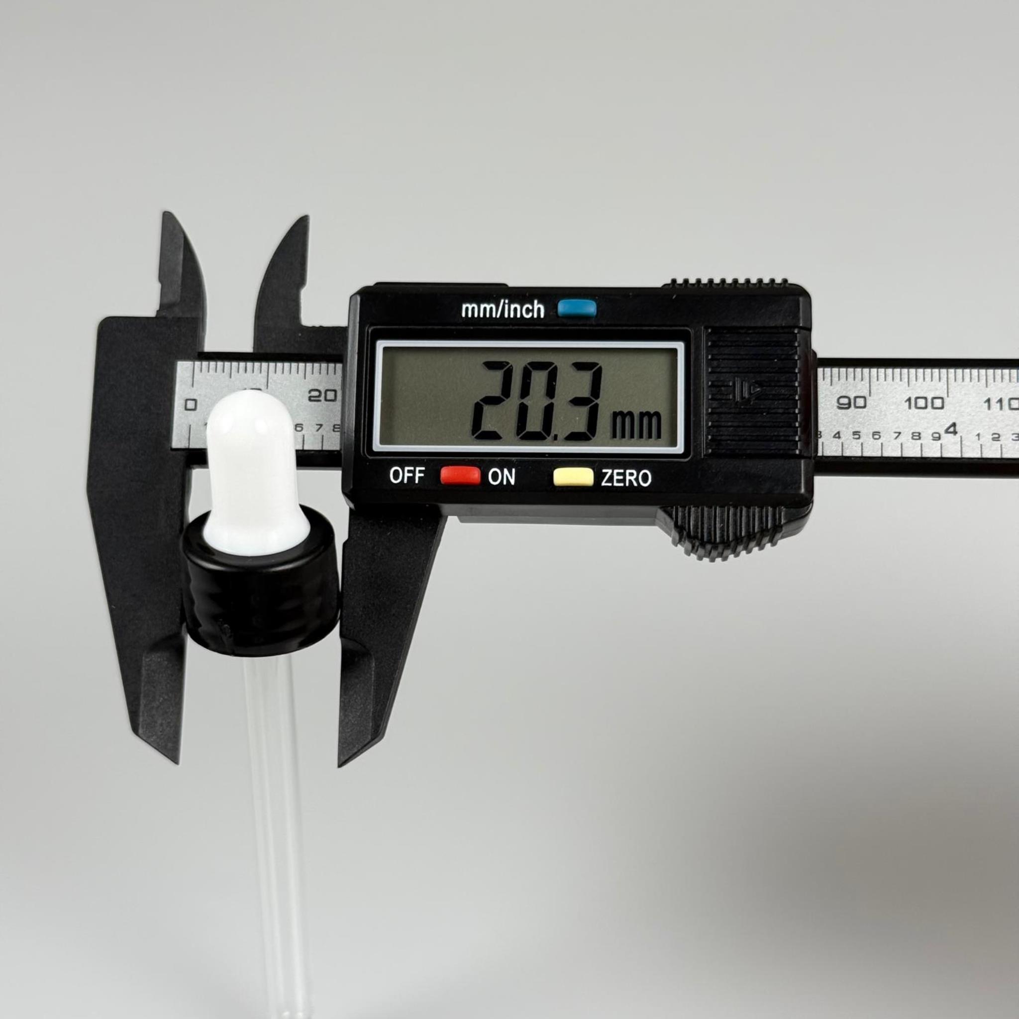 18 MM CAM DAMLALIKLI TAKIM - BEYAZ EMZİK + DELİKLİ PLASTİK DÜZ SİYAH KAPAK + 90 MM CAM PİPET