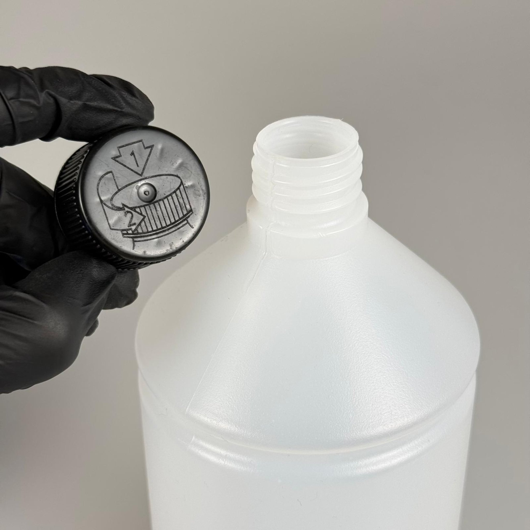 1000 CC TİNER ŞİŞESİ - SİYAH ÇOCUK EMNİYET KİLİTLİ KAPAKLI - 1000 ML KİMYASALA DAYANIKLI PLASTİK ŞİŞE - 1 LT POLİETİLEN ŞİŞE