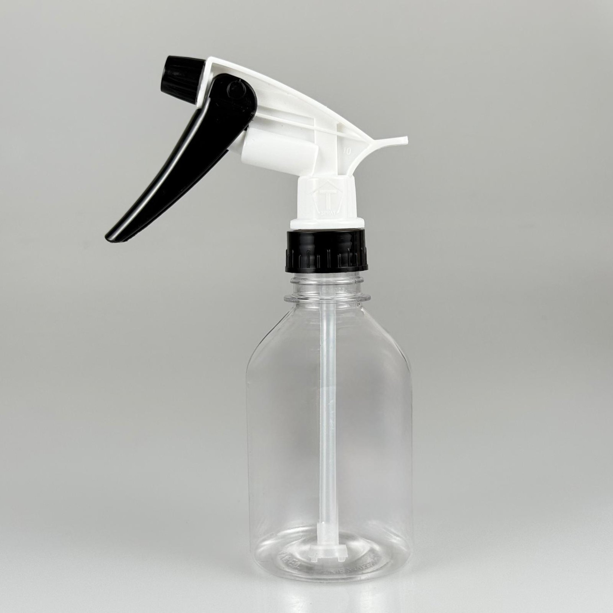 250 CC PET ŞİŞE - BÜYÜK SİYAH BEYAZ DOZAJLI KİMYASALA DAYANIKLI TRİGER TETİK SPREYLİ - 250 ML KİMYASALA DAYANIKLI PLASTİK ŞİŞE - 0,25 LT PET ŞİŞE - TOMBUL OTO TEMİZLİK ŞİŞESİ