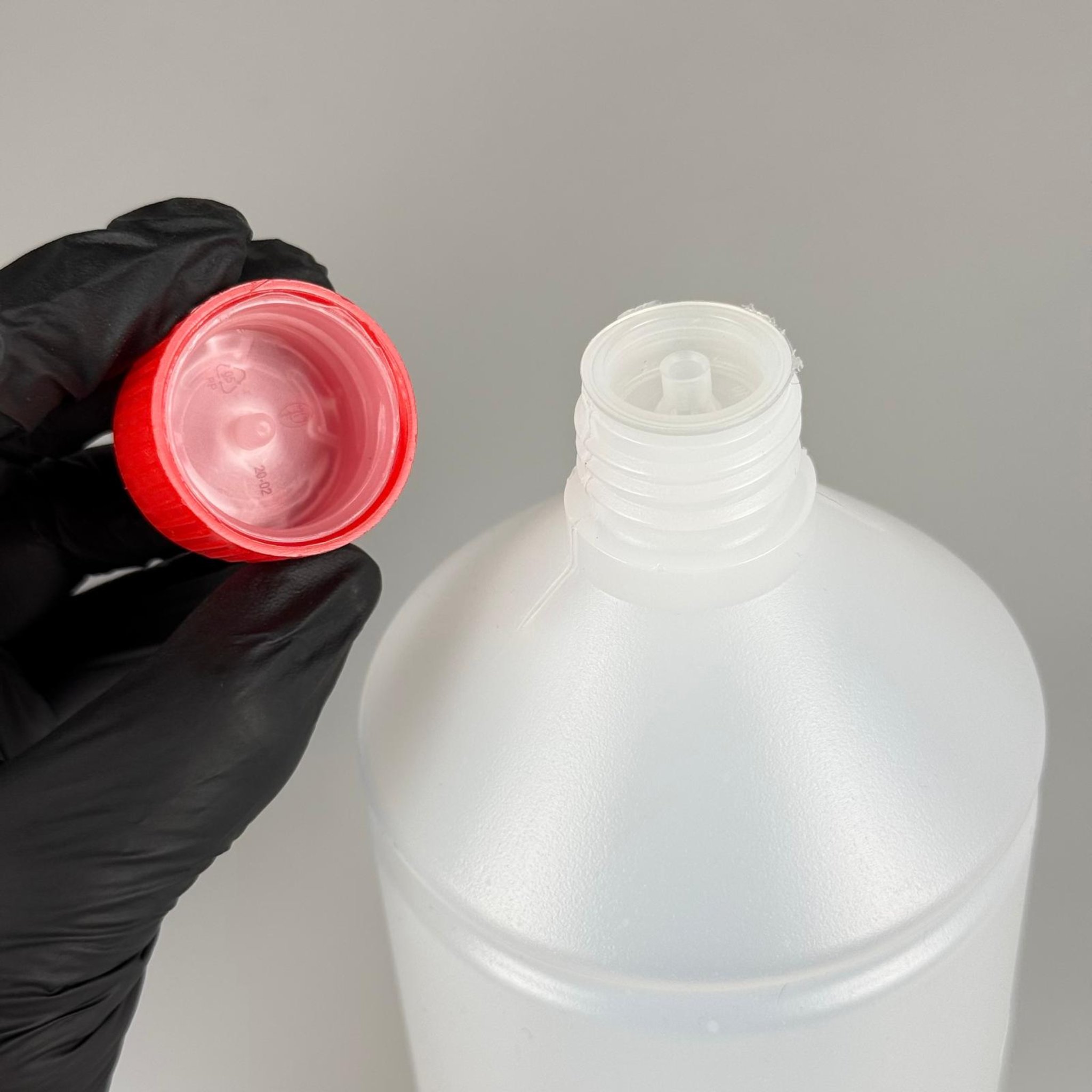1000 CC TİNER ŞİŞESİ - KIRMIZI İÇ TIPALI ÇOCUK EMNİYET KİLİTLİ KAPAKLI - 1000 ML KİMYASALA DAYANIKLI PLASTİK ŞİŞE - 1 LT POLİETİLEN ŞİŞE