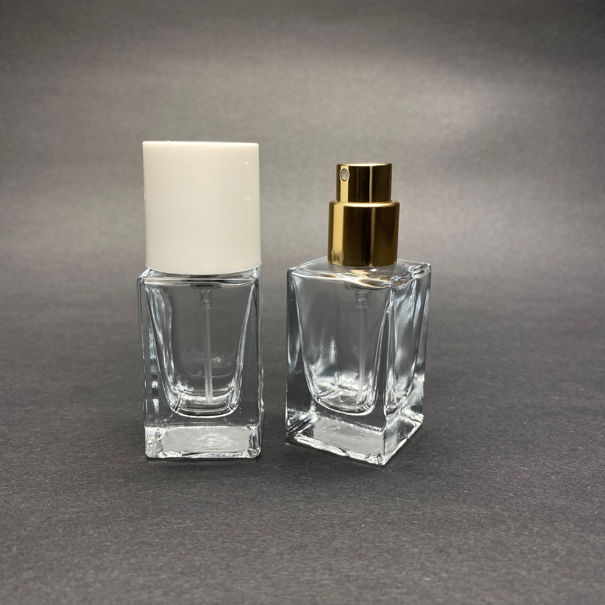 15 ML KARE MODEL BLOOM PARFÜM ŞİŞESİ - GOLD METAL SPREYLİ + BEYAZ KAPAKLI (AĞIZ 15 MM GEÇME KOLAY KAPAMA)