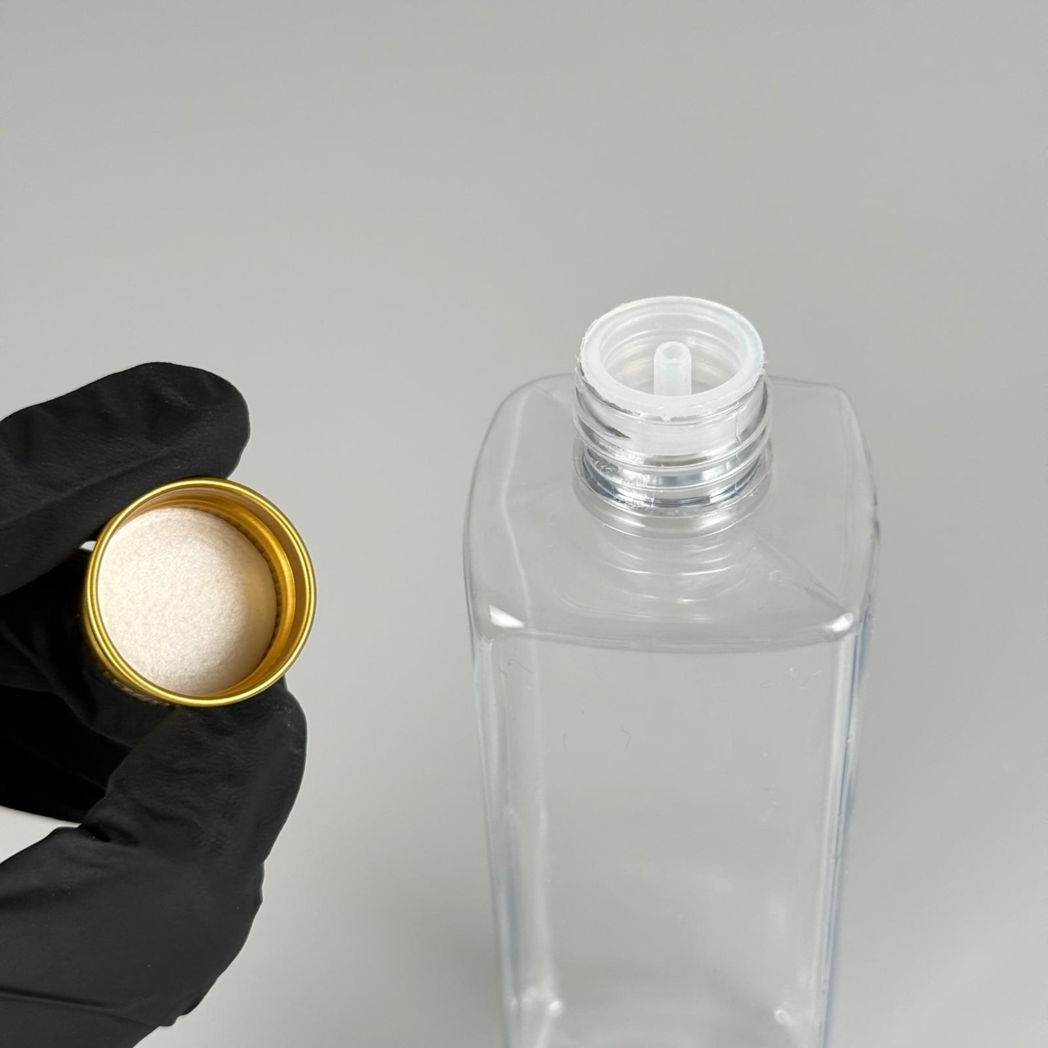 300 CC KARE PET ŞİŞE (31 GR - 24 AĞIZ) + KÖPÜK CONTALI GOLD METAL ALÜMİNYUM KAPAK + KOLONYA TIPALI TAKIM - 300 ML KAPAKLI PLASTİK ŞİŞELER