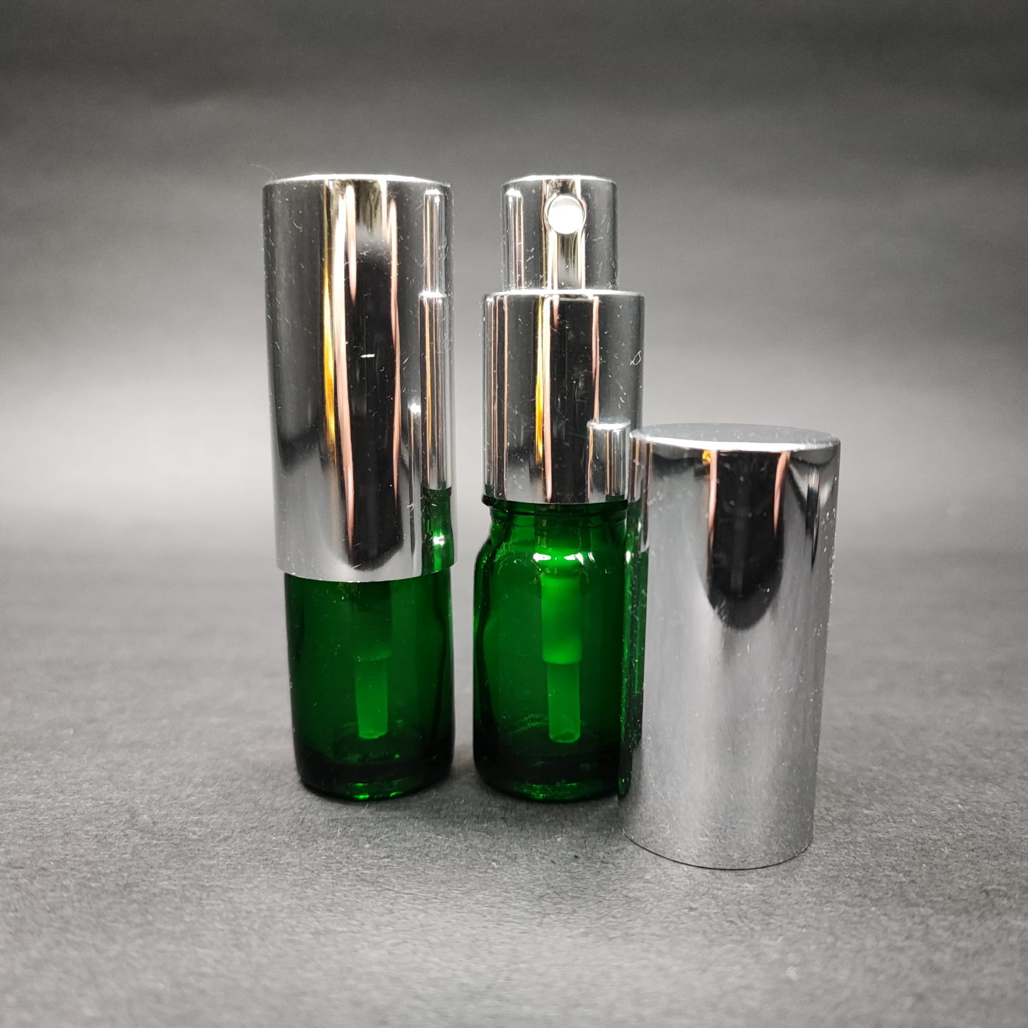5 ML LÜKS VİDALI VALF ÇEVİRME PARFÜM ŞİŞELERİ - 5 CC YEŞİL CAM ŞİŞE - GÜMÜŞ METAL SPREYLİ KAPAKLI SET