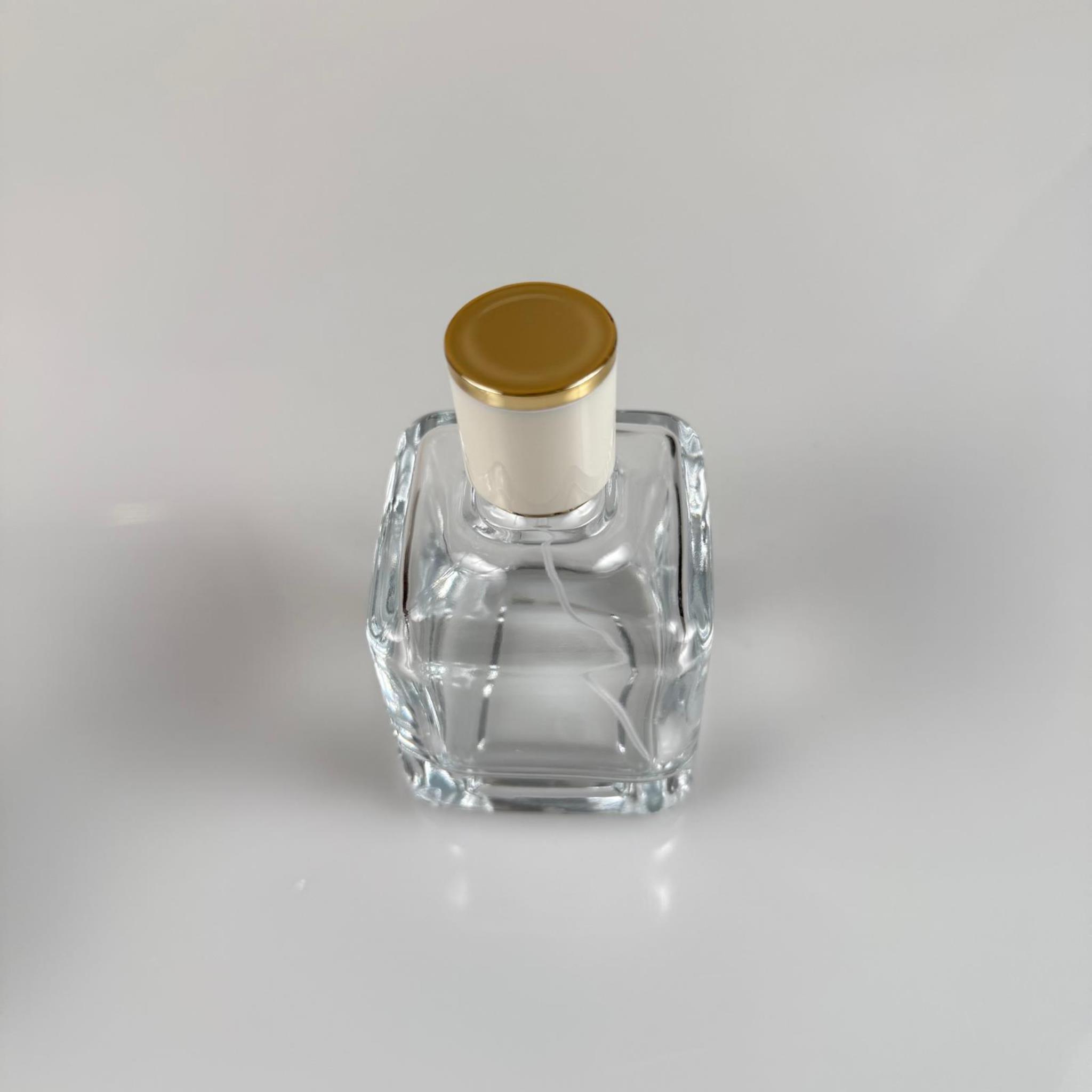 100 ML KARE MODEL LURA PARFÜM ŞİŞESİ - GOLD METAL SPREYLİ + GOLD BEYAZ KAPAKLI (AĞIZ 15 MM GEÇME KOLAY KAPAMA)