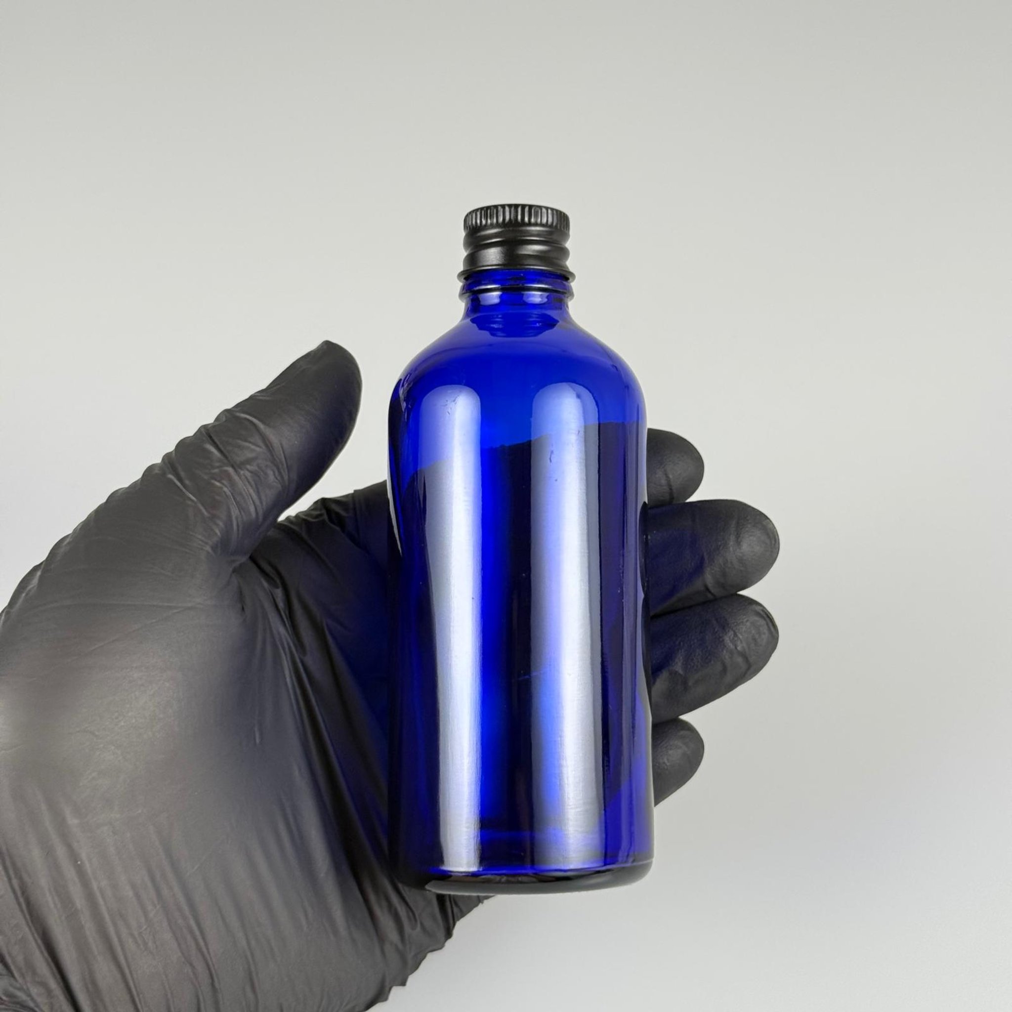 100 CC MAVİ CAM ŞİŞE + KÖPÜK CONTALI SİYAH ALÜMİNYUM METAL KAPAKLI TAKIM - 100 ML MAVİ CAM ŞİŞE