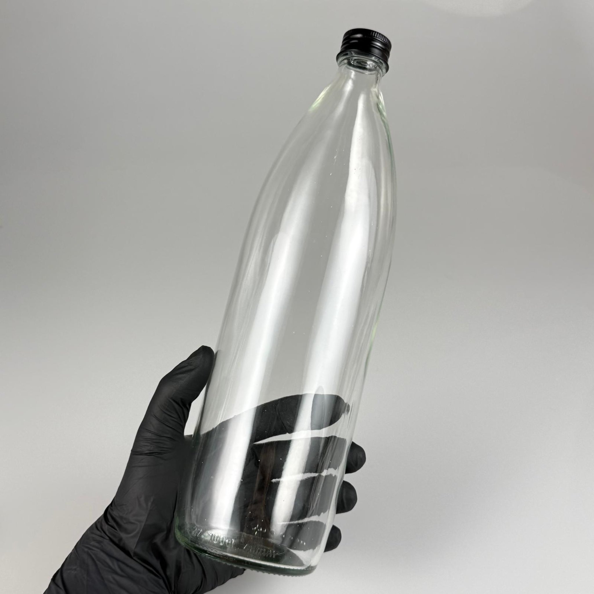 1000 ML LÜKS CAM SU ŞİŞESİ - 1000 CC BOŞ CAM SU ŞİŞELERİ - SİYAH ALÜMİNYUM METAL KAPAKLI - RESTORAN, CAFE, OTEL VS İÇİN PREMİUM CAM ŞİŞE