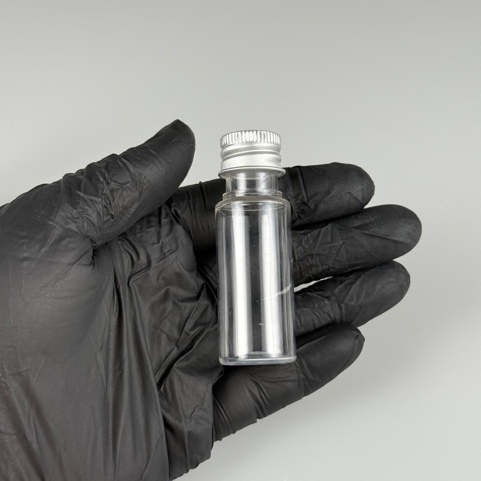 15 CC SİLİNDİR PET ŞİŞE + KÖPÜK CONTALI GÜMÜŞ ALÜMİNYUM METAL KAPAKLI + DAMLALIKLI KOLONYA TIPALI TAKIML - 15 ML ŞEFFAF PET ŞİŞE