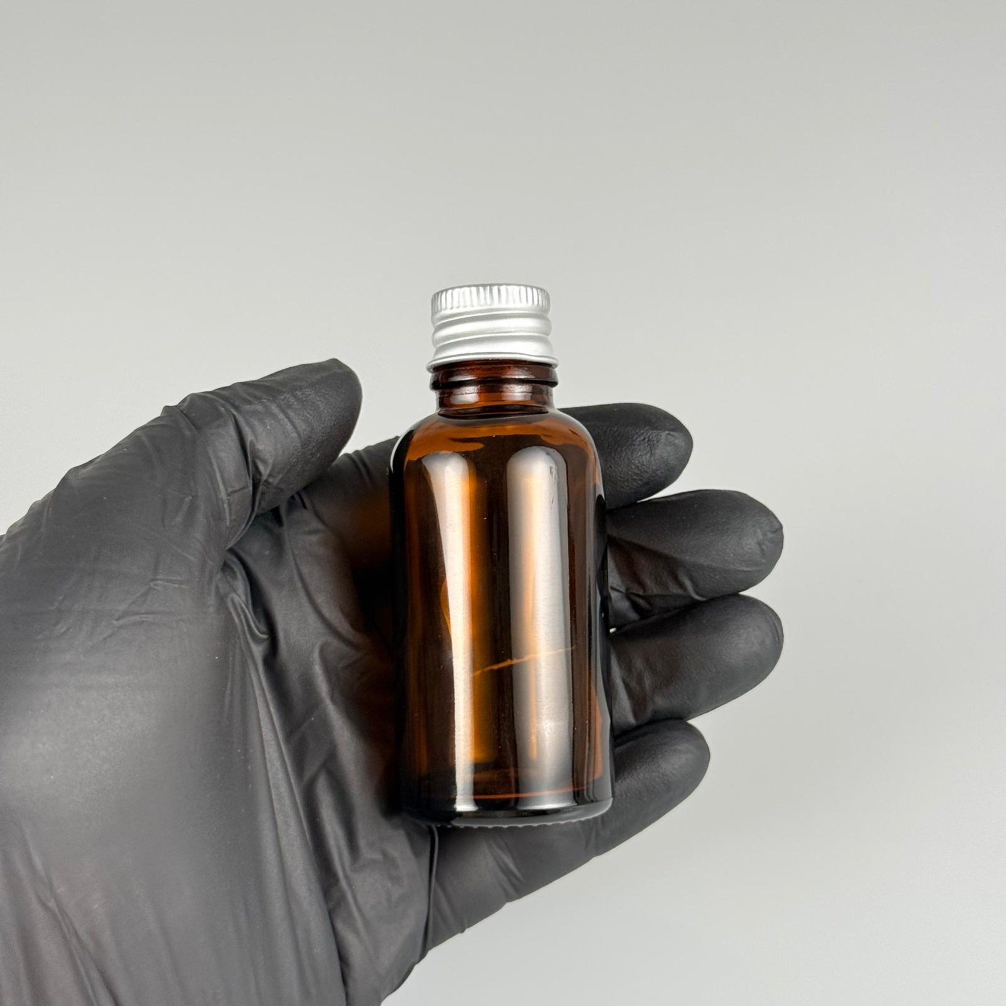 30 CC AMBER CAM ŞİŞE + KÖPÜK CONTALI GÜMÜŞ ALÜMİNYUM METAL KAPAKLI TAKIM - 30 ML KAHVERENGİ CAM ŞİŞE