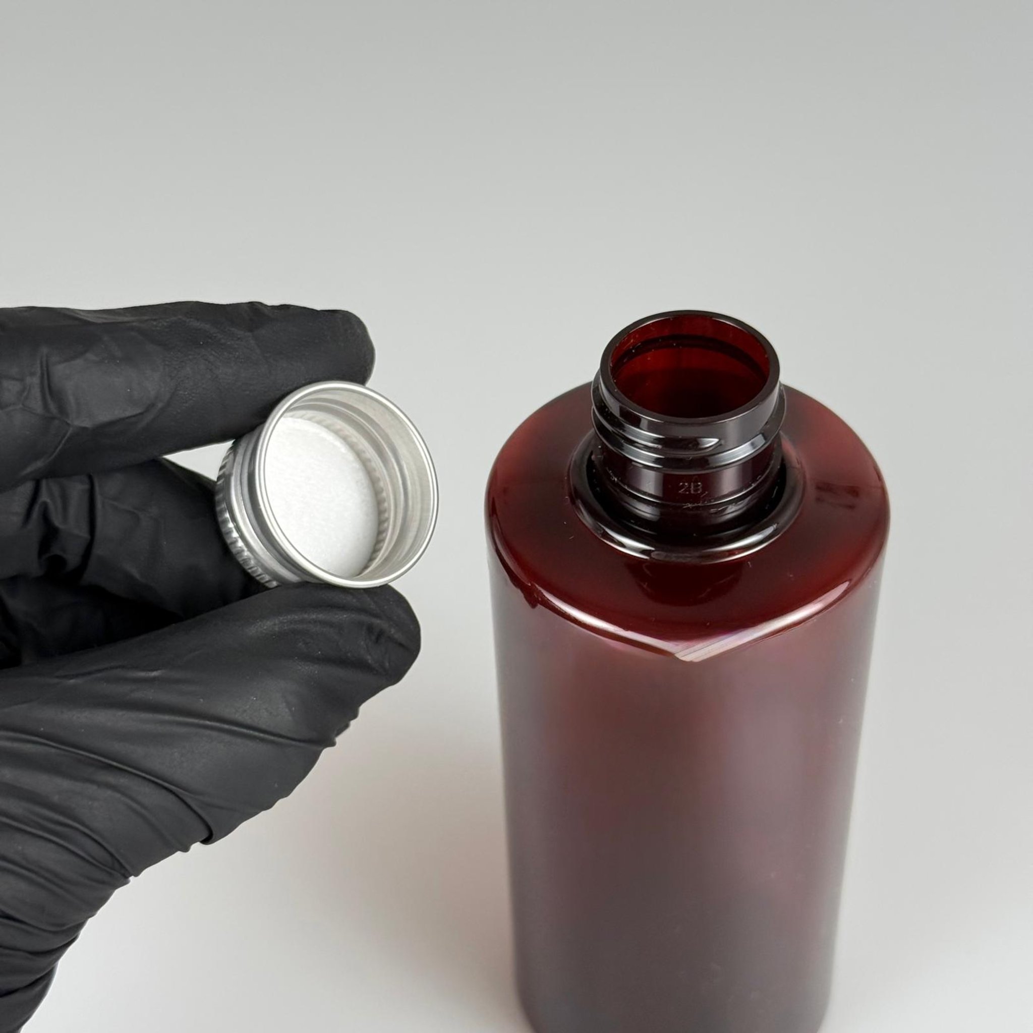 200 CC AMBER SİLİNDİR KESKİN KÜT MODEL SERT PET ŞİŞE (27 GR - 24 AĞIZ ) + KÖPÜK CONTALI GÜMÜŞ METAL ALÜMİNYUM KAPAKLI TAKIM - 200 ML KAPAKLI KAHVERENGİ PET ŞİŞELER