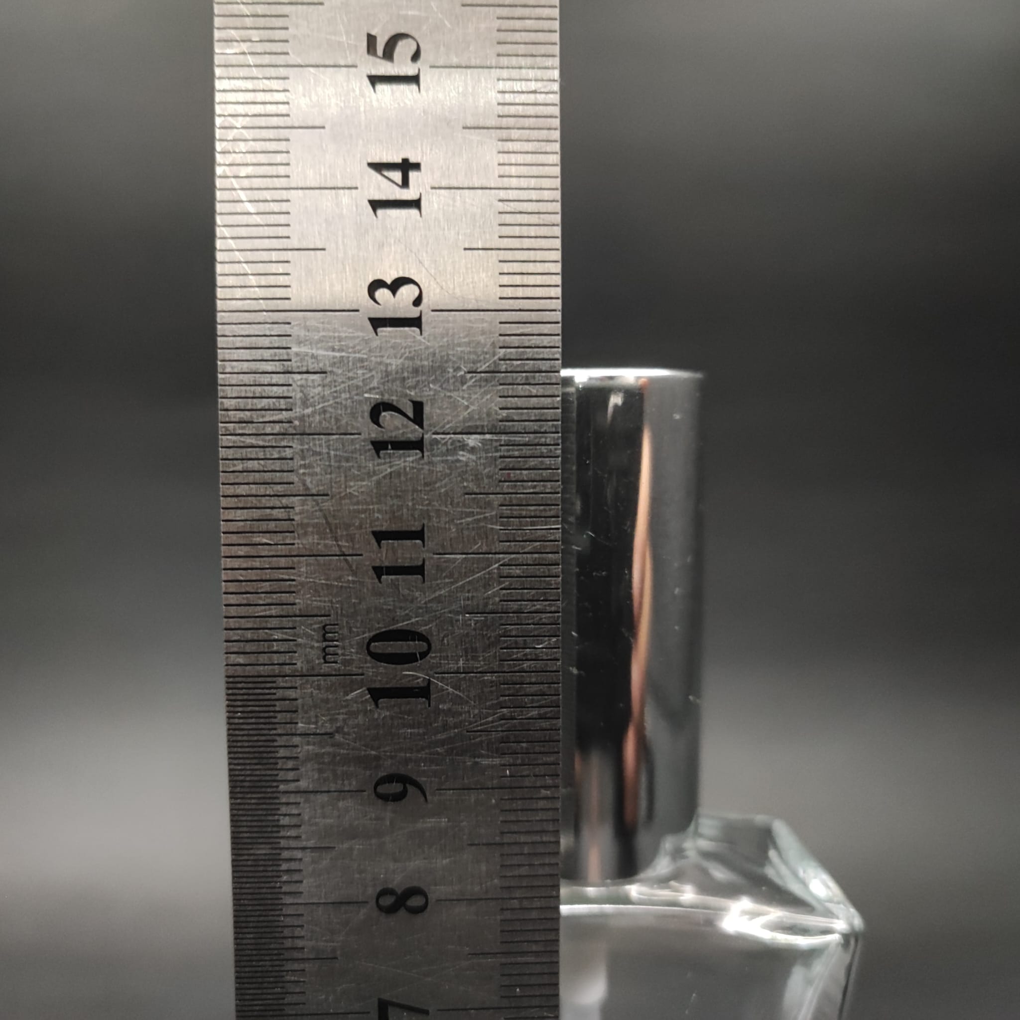 50 ML LÜKS VİDALI VALF ÇEVİRME PARFÜM ŞİŞELERİ - 50 CC KÖŞELİ DİKDÖRTGEN CAM ŞİŞE - GÜMÜŞ METAL SPREYLİ KAPAKLI SET