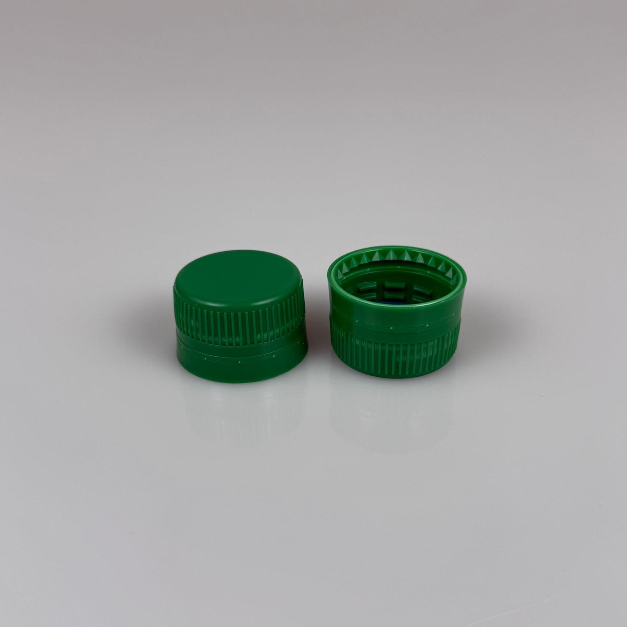 28 MM KİLİTLİ VİDALI PLASTİK KAPAK YEŞİL - İÇİ CONTALI -Bericap PG EW 28 CONTALI kapak ile eşdeğerdir - HEM 28 AĞIZ CAM ŞİŞELERE HEM DE 28 AĞIZ PLASTİK ŞİŞELERE UYAR ANCAK KİLİT İÇİN NUMUNE DENEYİNİZ