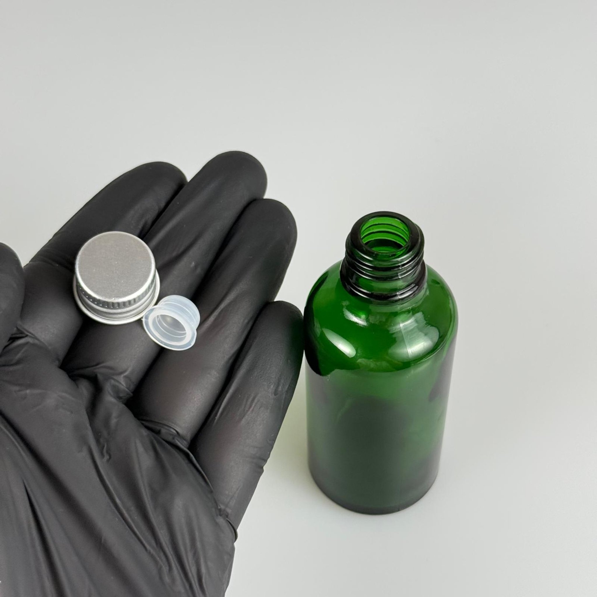 50 CC YEŞİL CAM ŞİŞE + KÖPÜK CONTALI GÜMÜŞ ALÜMİNYUM METAL KAPAKLI + KÖR TIPALI TAKIM - 50 ML YEŞİL CAM ŞİŞE