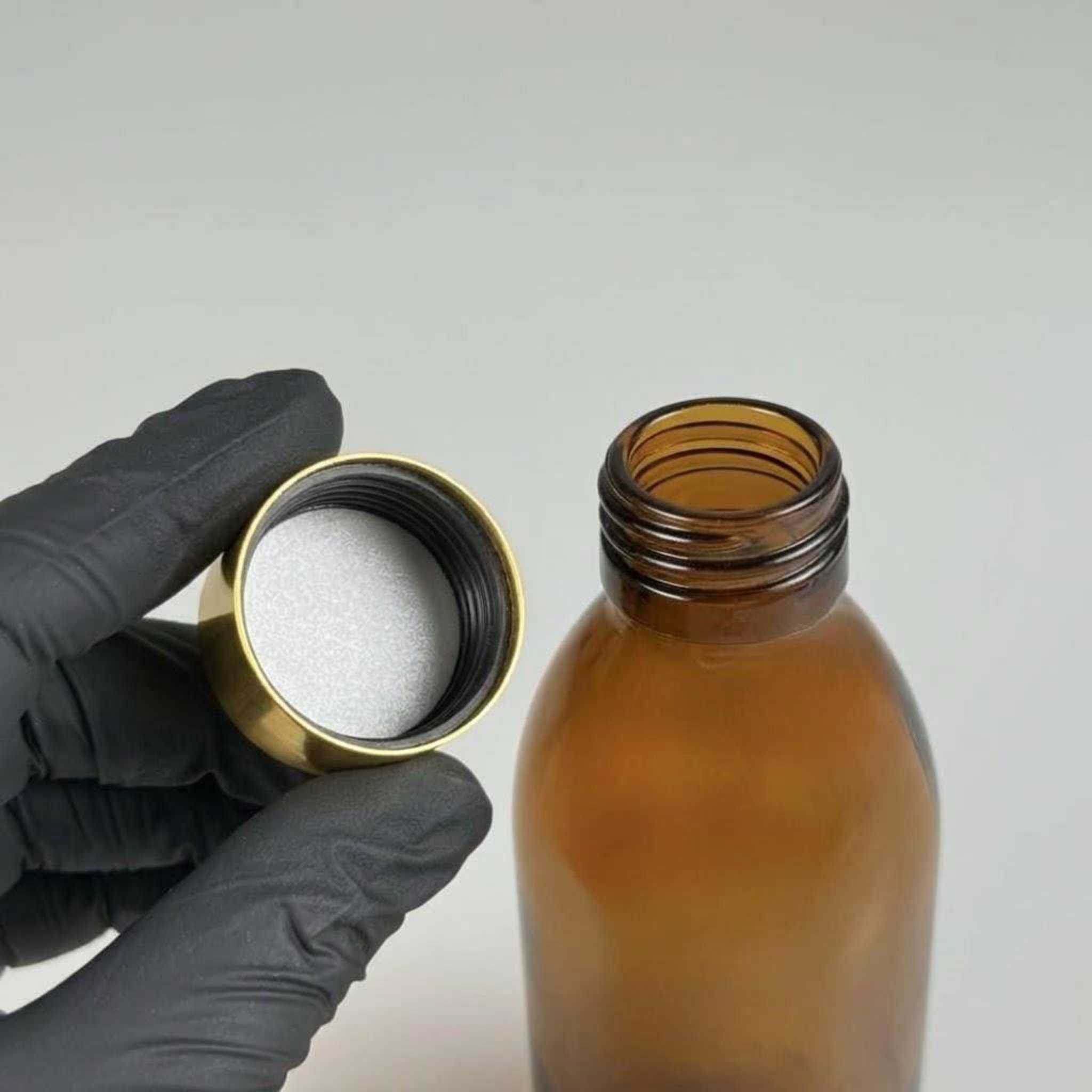 100 CC AMBER CAM ŞİŞE  + ALÜMİNYUM KAPLAMALI GOLD KAPAKLI TAKIM - 100 ML KAHVERENGİ CAM ŞİŞE