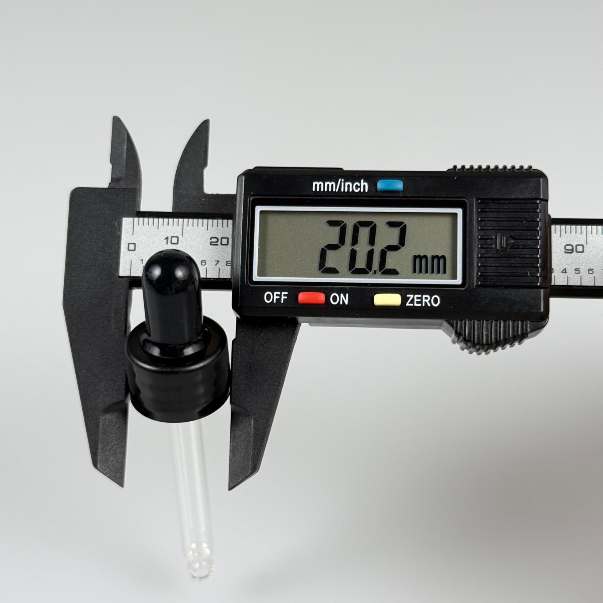 18 MM CAM DAMLALIKLI TAKIM - SİYAH EMZİK +  DELİKLİ PLASTİK DÜZ SİYAH KAPAK + 70 MM CAM PİPET