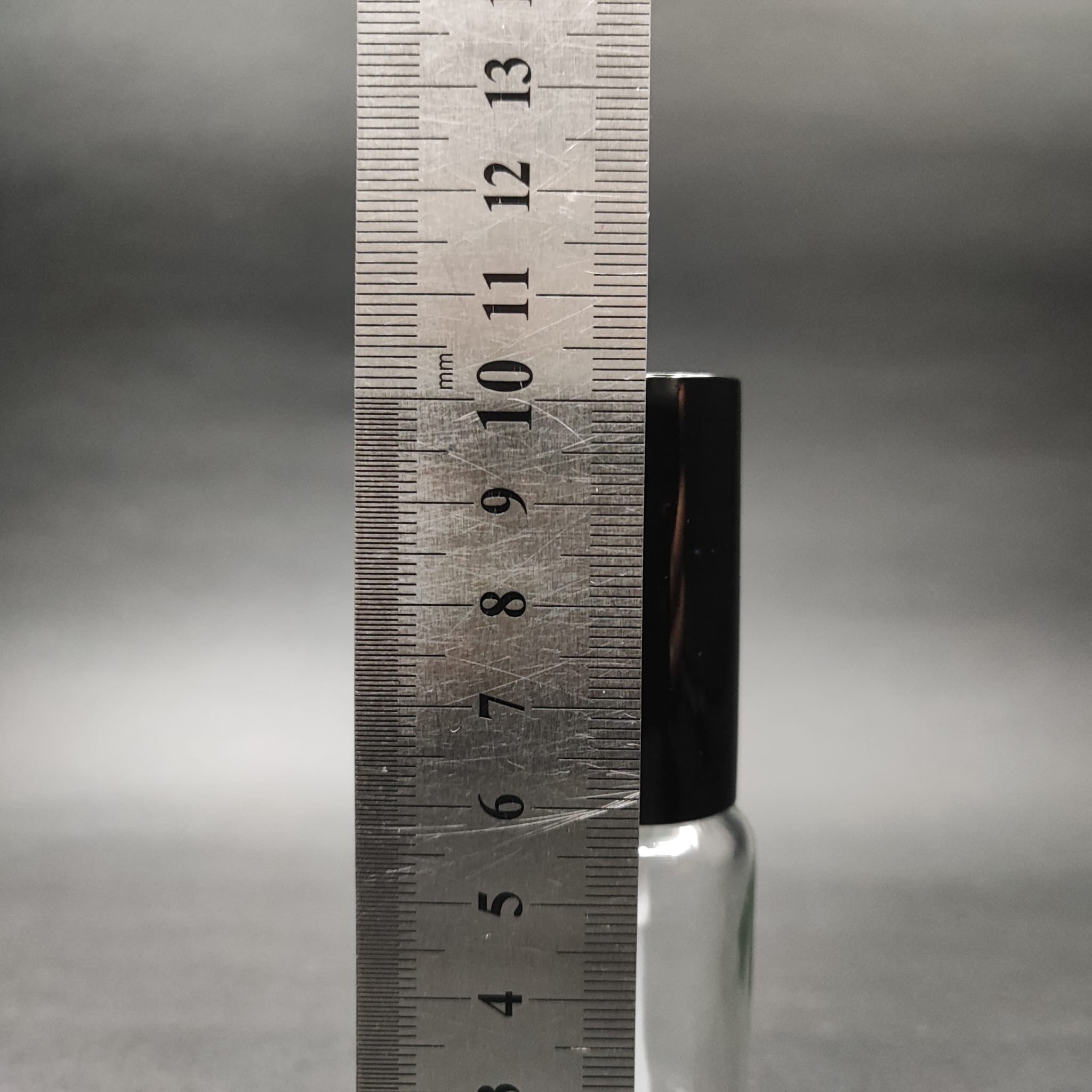 20 ML LÜKS VİDALI VALF ÇEVİRME PARFÜM ŞİŞELERİ - 20 CC ŞEFFAF CAM ŞİŞE - SİYAH METAL SPREYLİ KAPAKLI SET