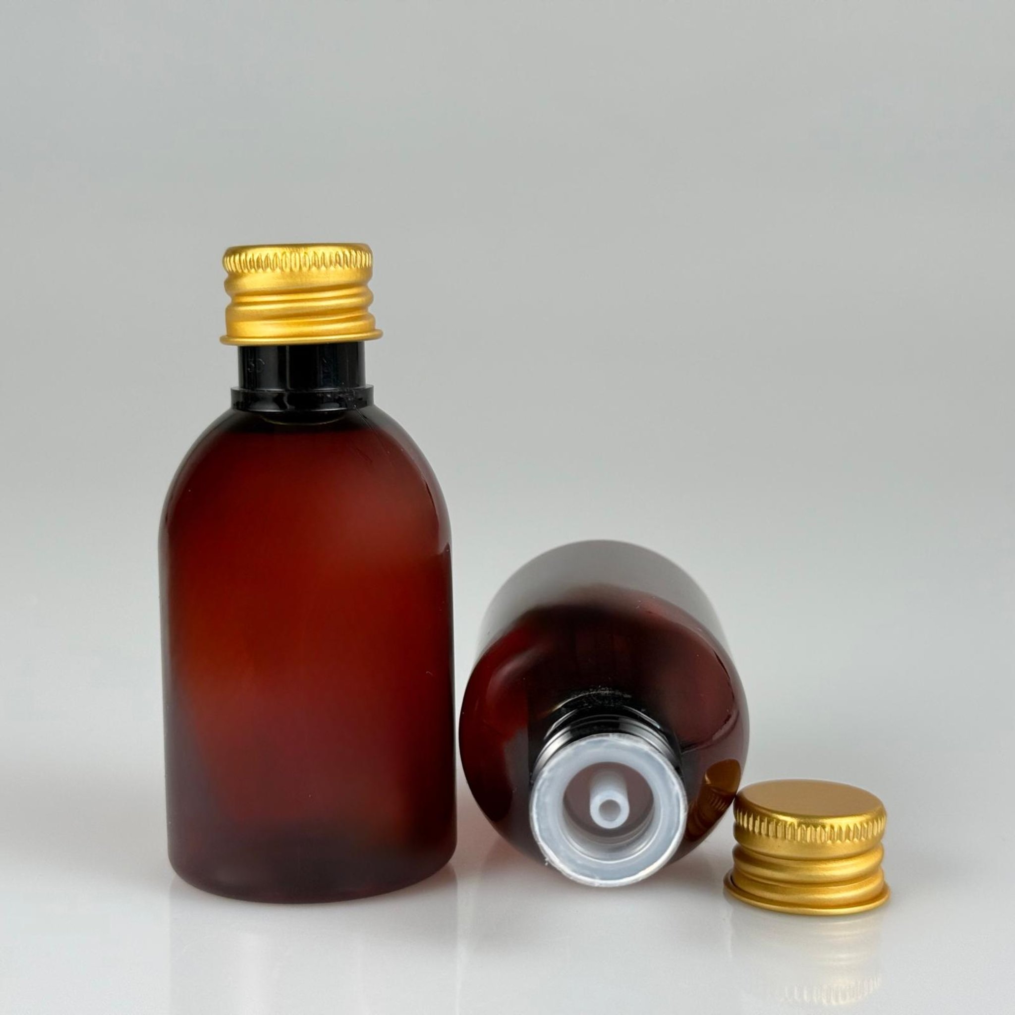 50  CC AMBER PET ŞİŞE + KÖPÜK CONTALI GOLD ALÜMİNYUM METAL KAPAKLI + DAMLALIKLI KOLONYA TIPALI TAKIM - 50 ML KAHVERENGİ PLASTİK ŞİŞE