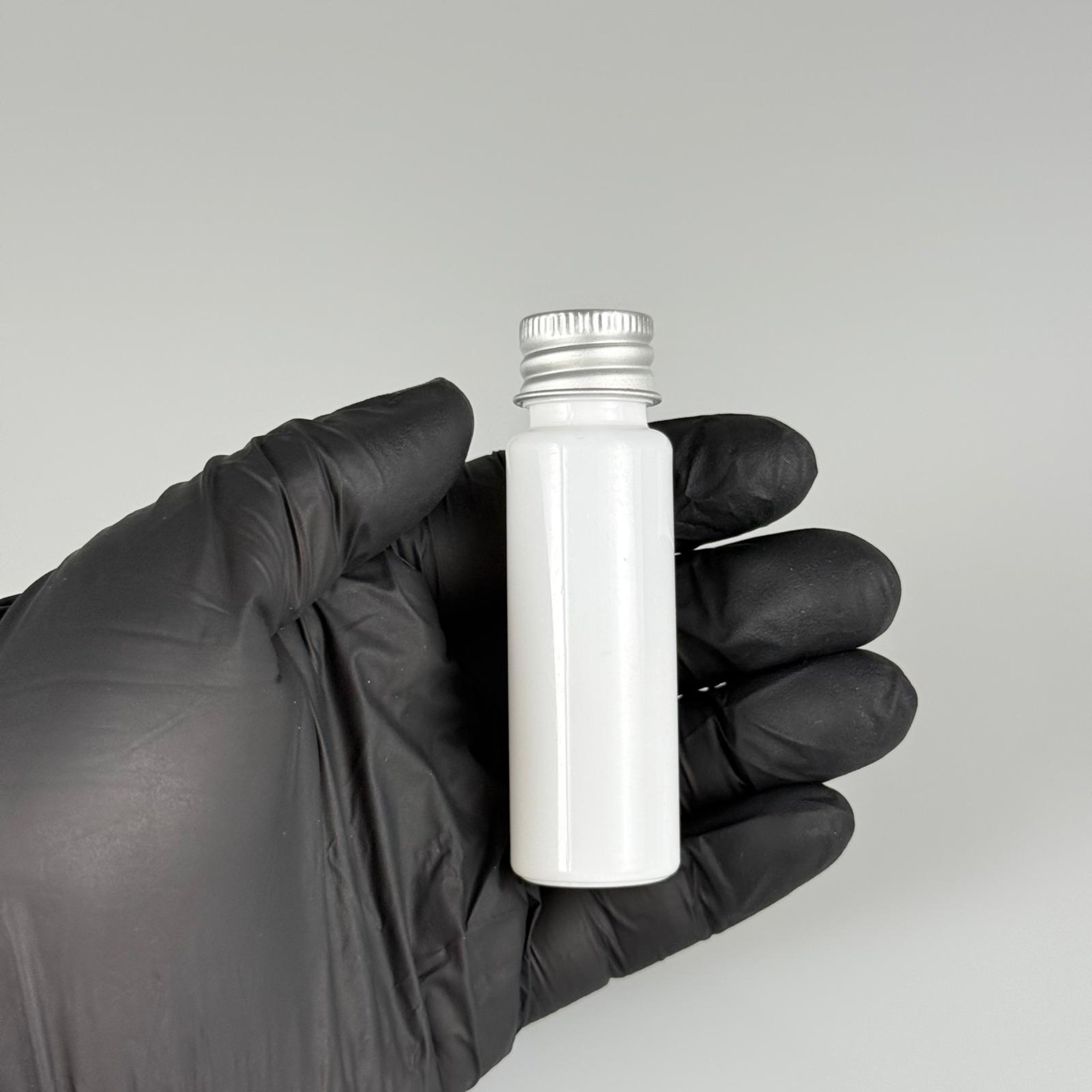 20 CC BEYAZ PET SHOT ŞİŞE - KÖPÜK CONTALI GÜMÜŞ ALÜMİNYUM METAL KAPAKLI TAKIM - 20 ML PLASTİK ŞİŞE