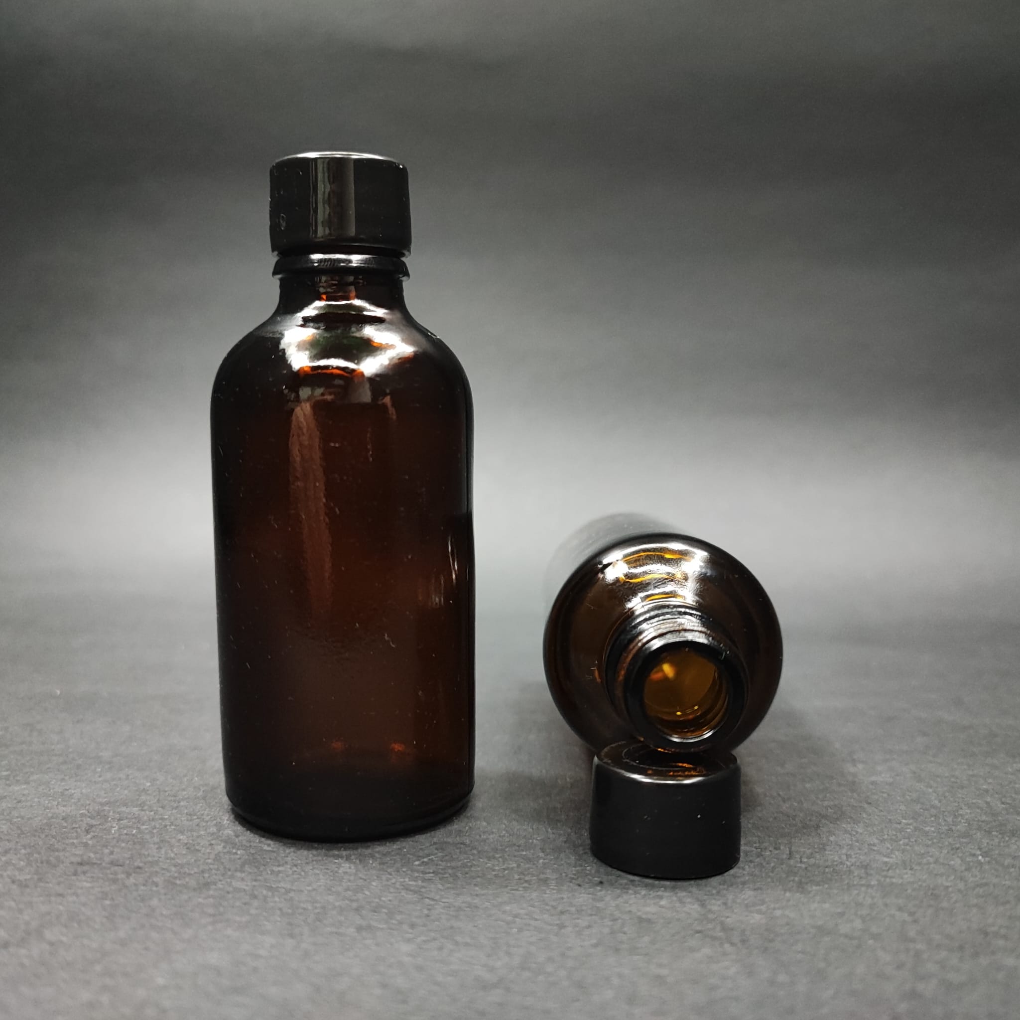 50 CC AMBER CAM ŞİŞE + KENDİNDEN CONTALI SIZDIRMAZ SİYAH KAPAK - 50 ML KAPAKLI KAHVERENGİ CAM ŞİŞE