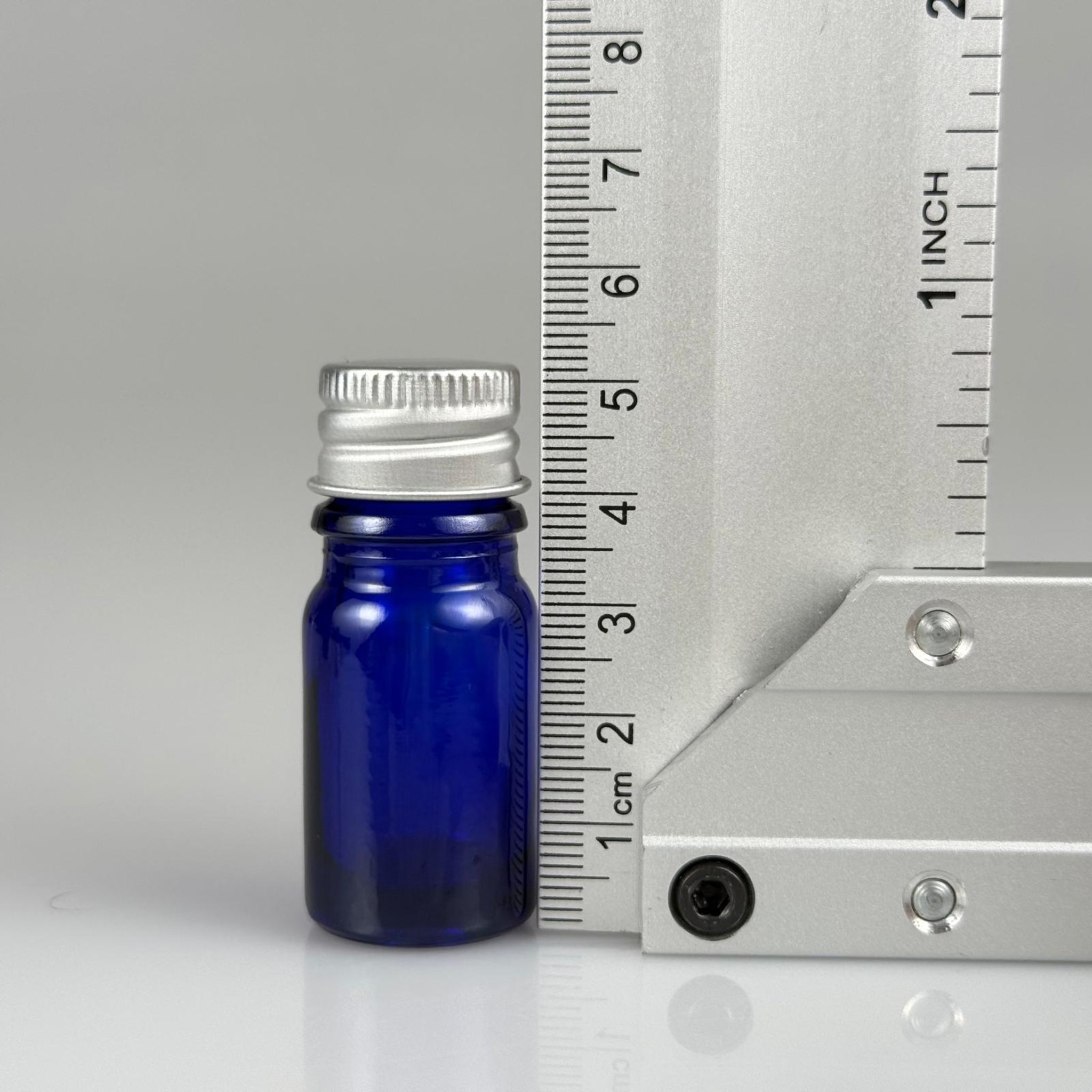 5 CC MAVİ CAM ŞİŞE + KÖPÜK CONTALI GÜMÜŞ ALÜMİNYUM METAL KAPAKLI + KÖR TIPALI TAKIM - 5 ML MAVİ CAM ŞİŞE