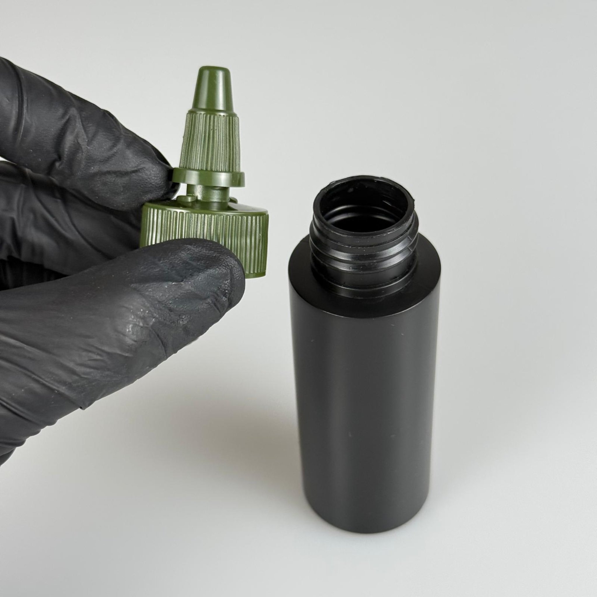 50 CC SİYAH POLİETİLEN PLASTİK ŞİŞE - 24 MM YEŞİL TWİST ASANSÖR KAPAKLI  - 50 ML KAPAKLI PLASTİK ŞİŞE