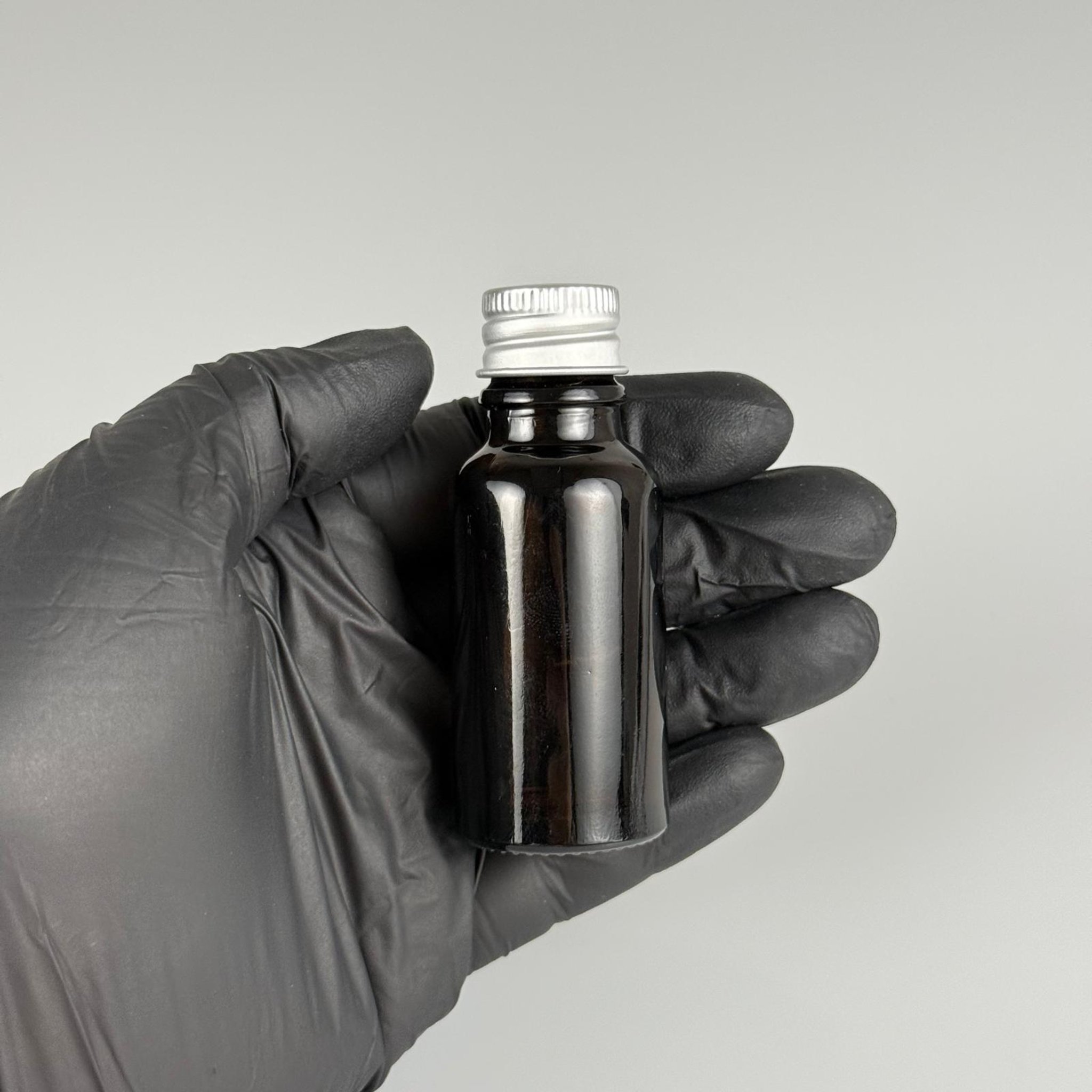 20 CC AMBER CAM ŞİŞE + KÖPÜK CONTALI GÜMÜŞ ALÜMİNYUM METAL KAPAKLI + DAMLALIKLI KOLONYA TIPALI TAKIM - 20 ML KAHVERENGİ CAM ŞİŞE